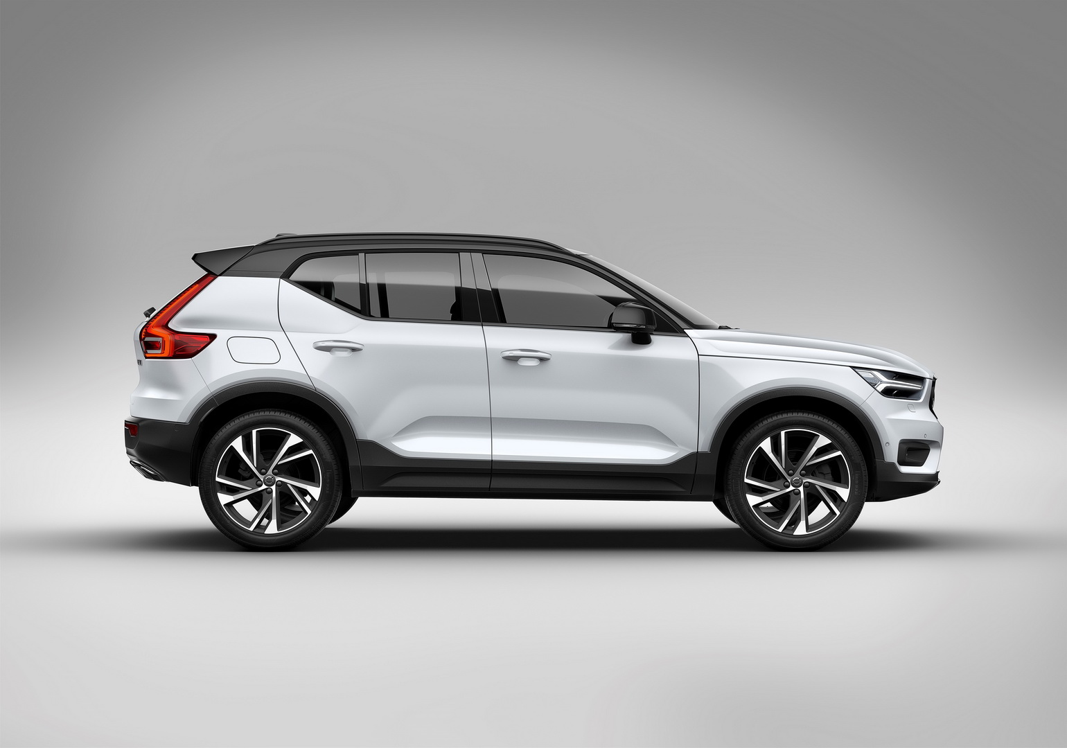 沃尔沃全新XC40外观 Volvo XC40 Gains Three-Cylinder Engine In T3 Flavor