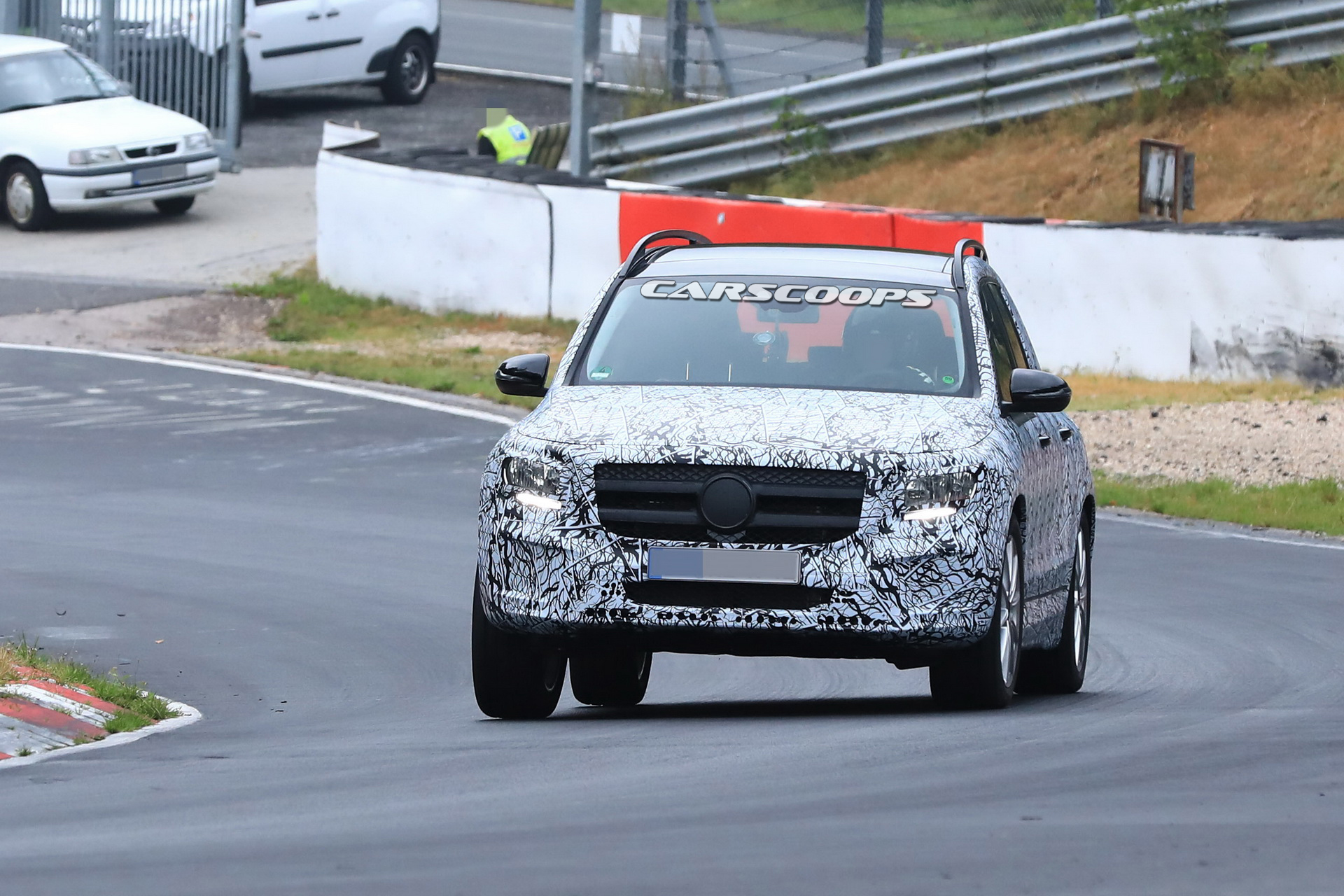 Mercedes-GLB-Scoop-01 2019 Mercedes GLB Sheds More Camo, Shows Off Its Boxy Lines