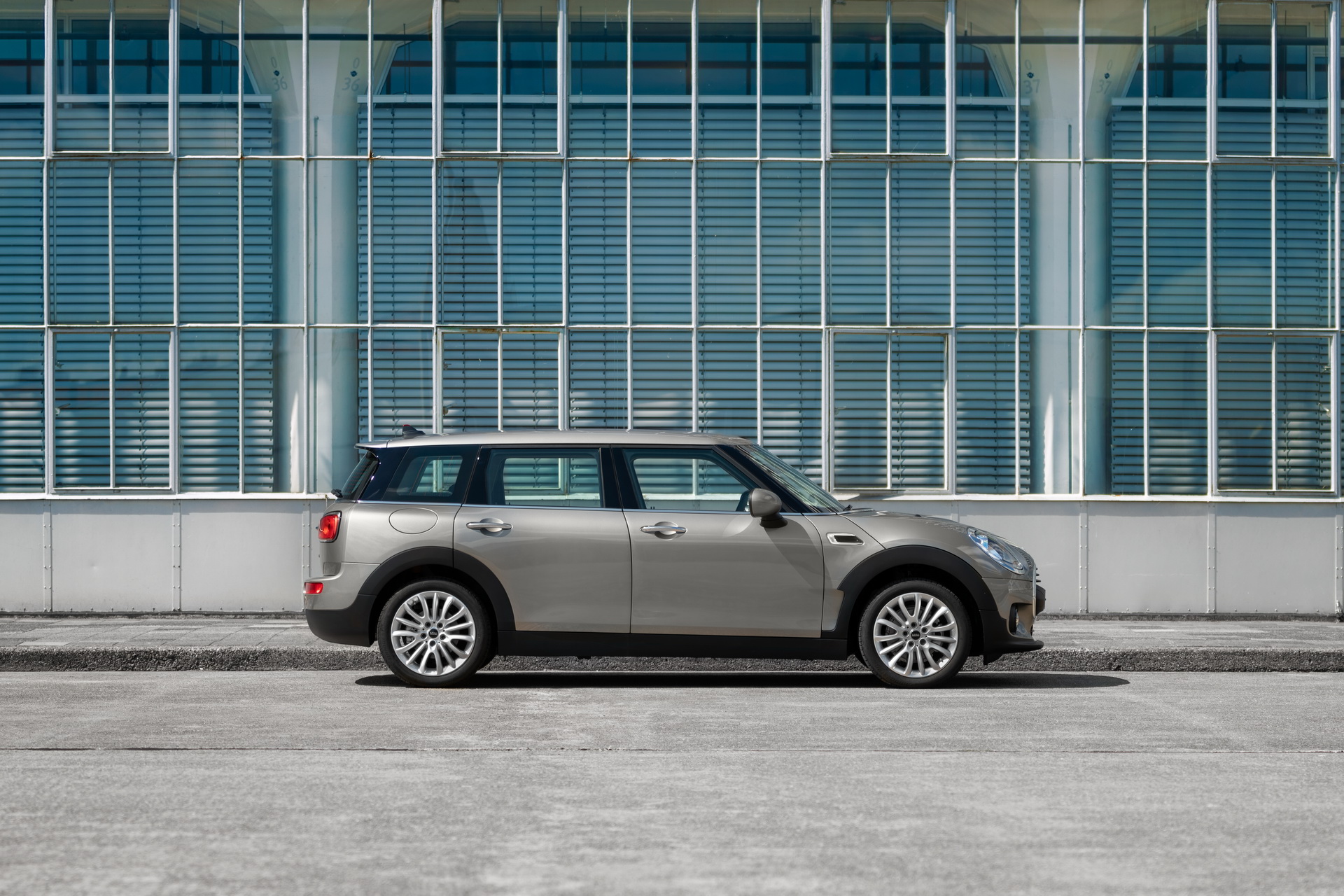2018-mini-clubman-city-2 MINI Goes After Business And Fleet Buyers With More Affordable Clubman City
