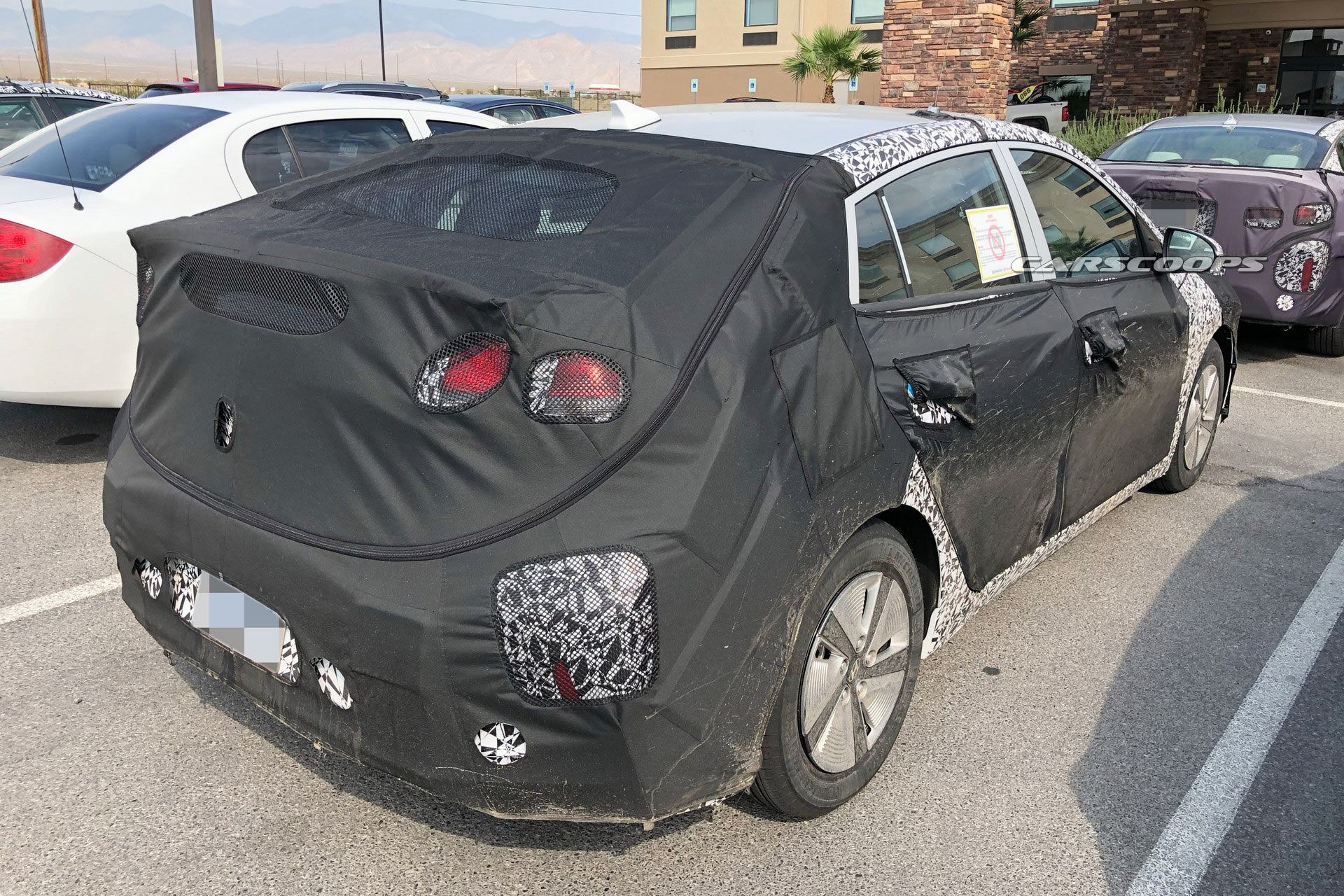 Hyundai Ioniq Facelift Spy-6 2020 Hyundai Ioniq Facelift Spied With A New Grille