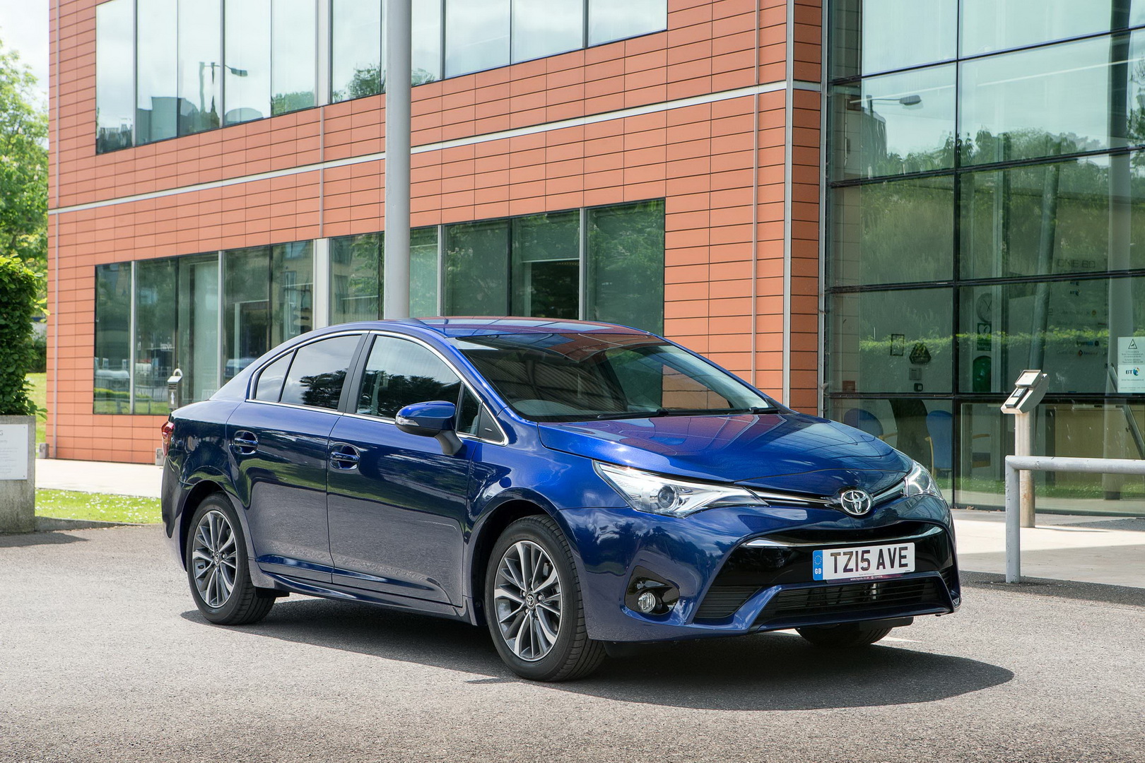 toyota-avensis-1 Sorry Sir, You Cannot Order An Avensis Anymore; May We Suggest The Camry Hybrid?