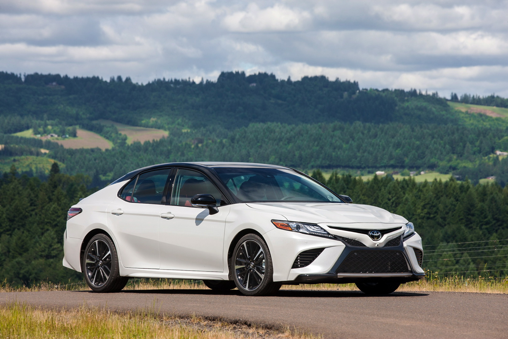 2018-toyota-camry-1 US Car Loan Payments And Interest Rates Reach 10-Year High Thanks To Trucks, SUVs