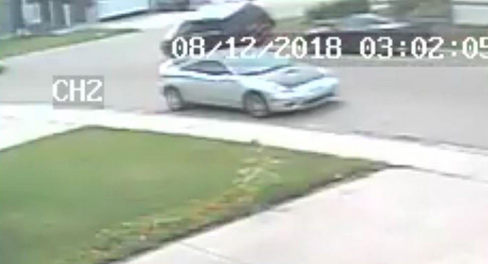  Mercedes GLK Driver Climbs Over (!) A Parked Honda Civic And Runs Away