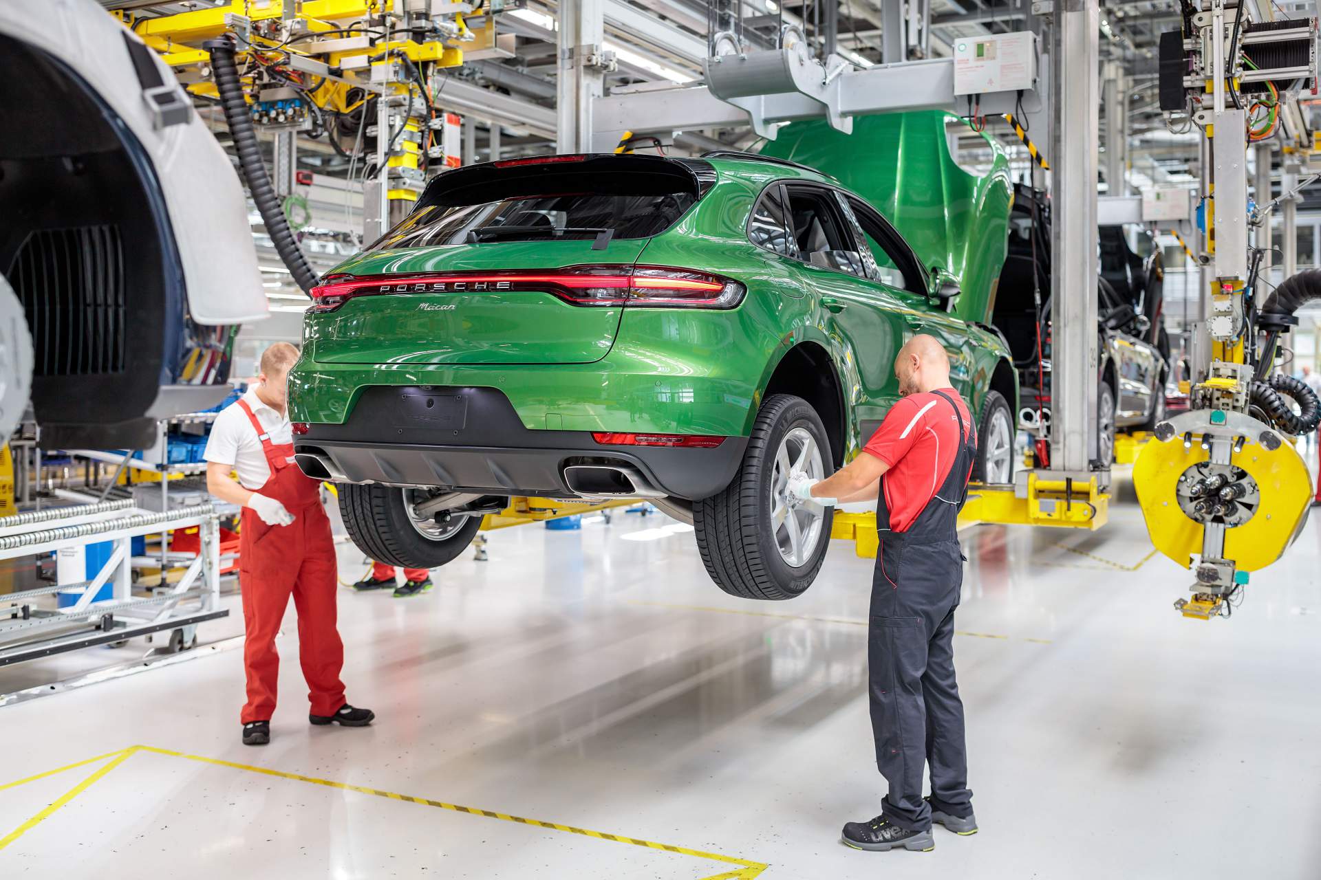 Porsche Leipzig GmbH That Was Fast: 2019 Porsche Macan Already Enters Production