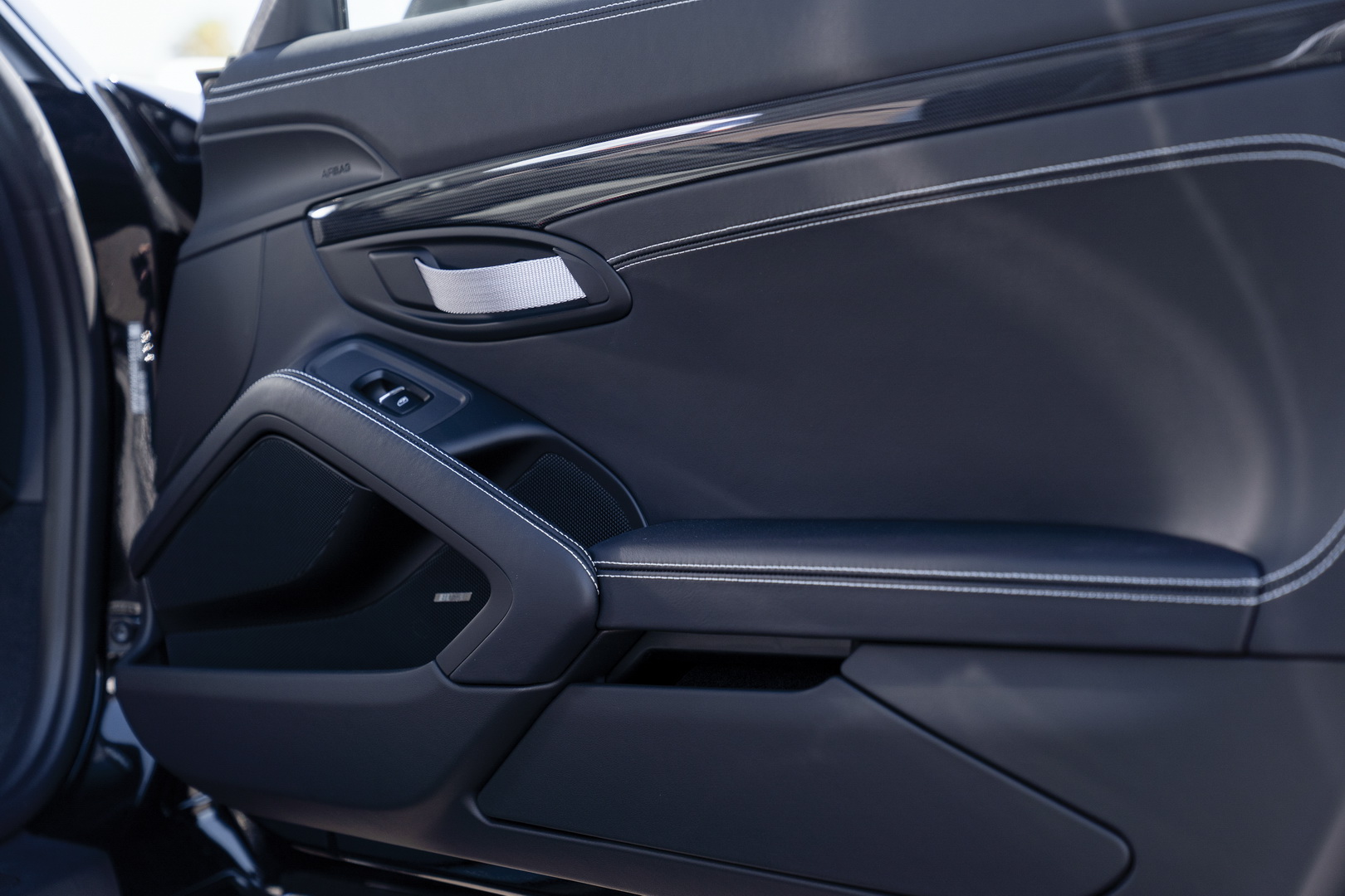 2016-porsche-911-r-25 Crazy Porsche 911 R Premiums Are Evaporating, 30-Mile Example Is Up For $330-370k