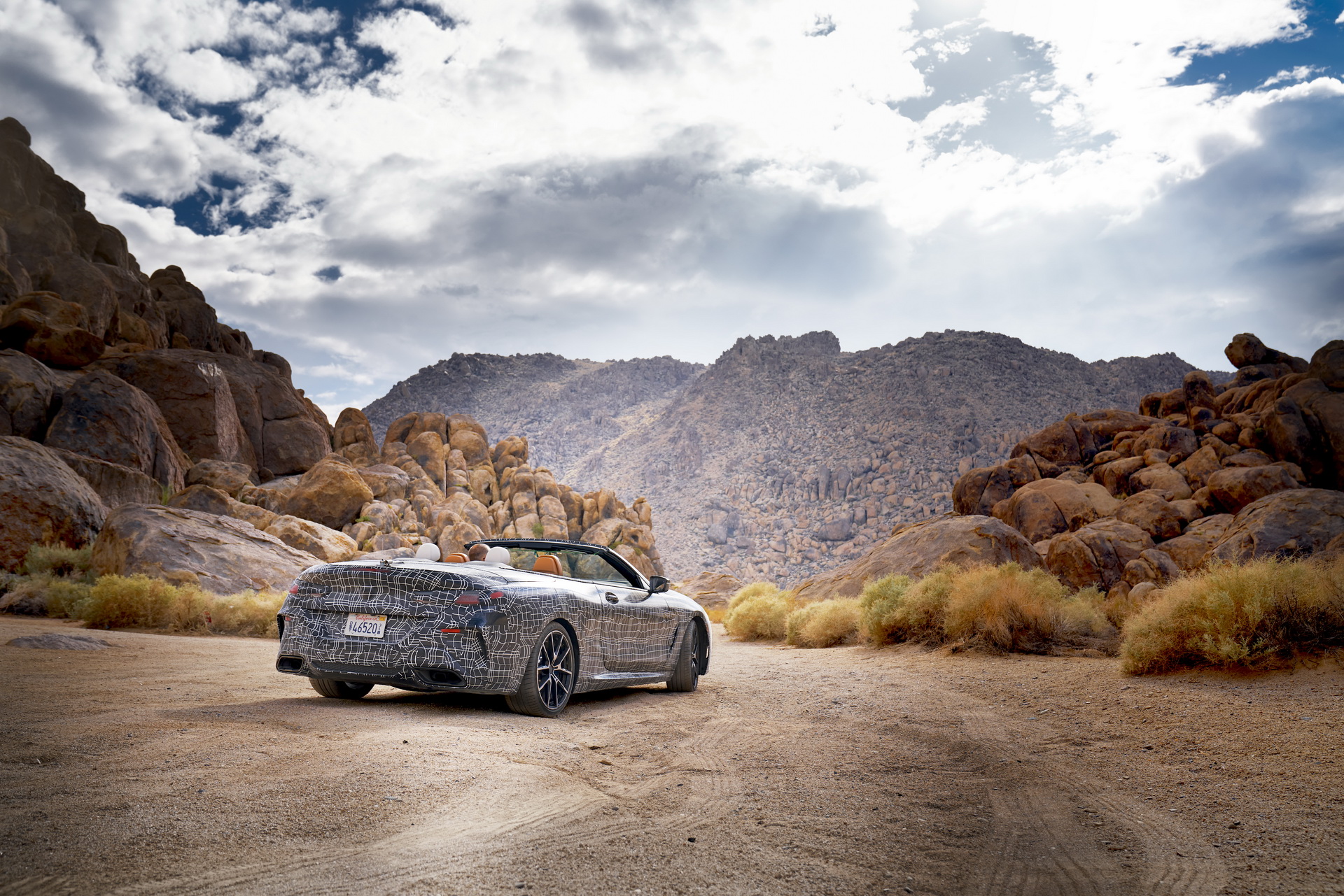 bmw-8-series-cabrio-prototype-desert-tests-7 BMW Takes Topless 8-Series Cabrio To Death Valley