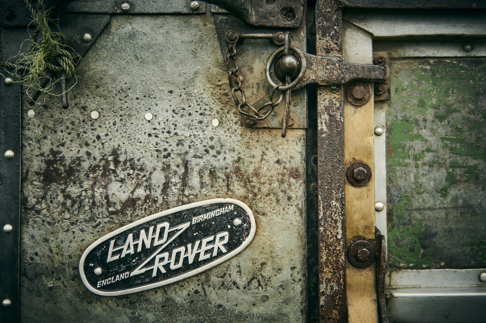 Land-Rover-Defender-Himalaya-21 This Tiny Himalayan Village Runs A Fleet Of Land Rover Defenders