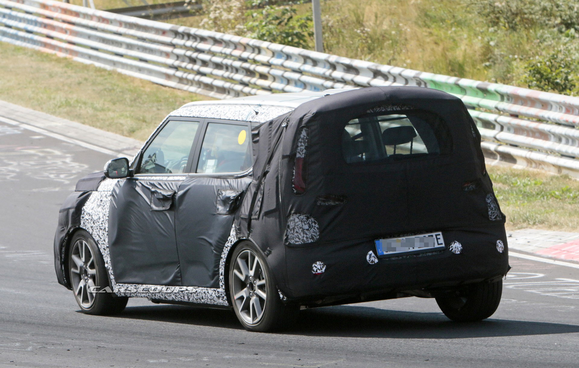 Kia-Soul-EV-Spy-15 2020 Kia Soul EV Spied, Should Offer An Improved Range And Greater Performance