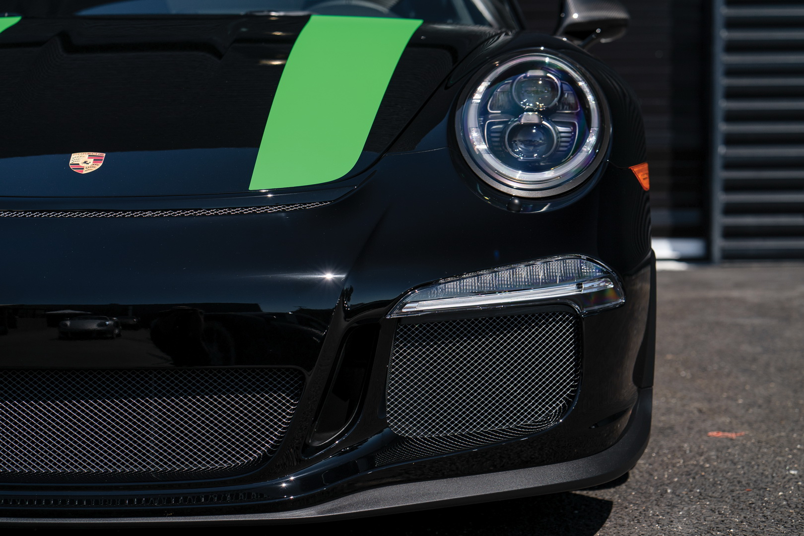 2016-porsche-911-r-12 Crazy Porsche 911 R Premiums Are Evaporating, 30-Mile Example Is Up For $330-370k