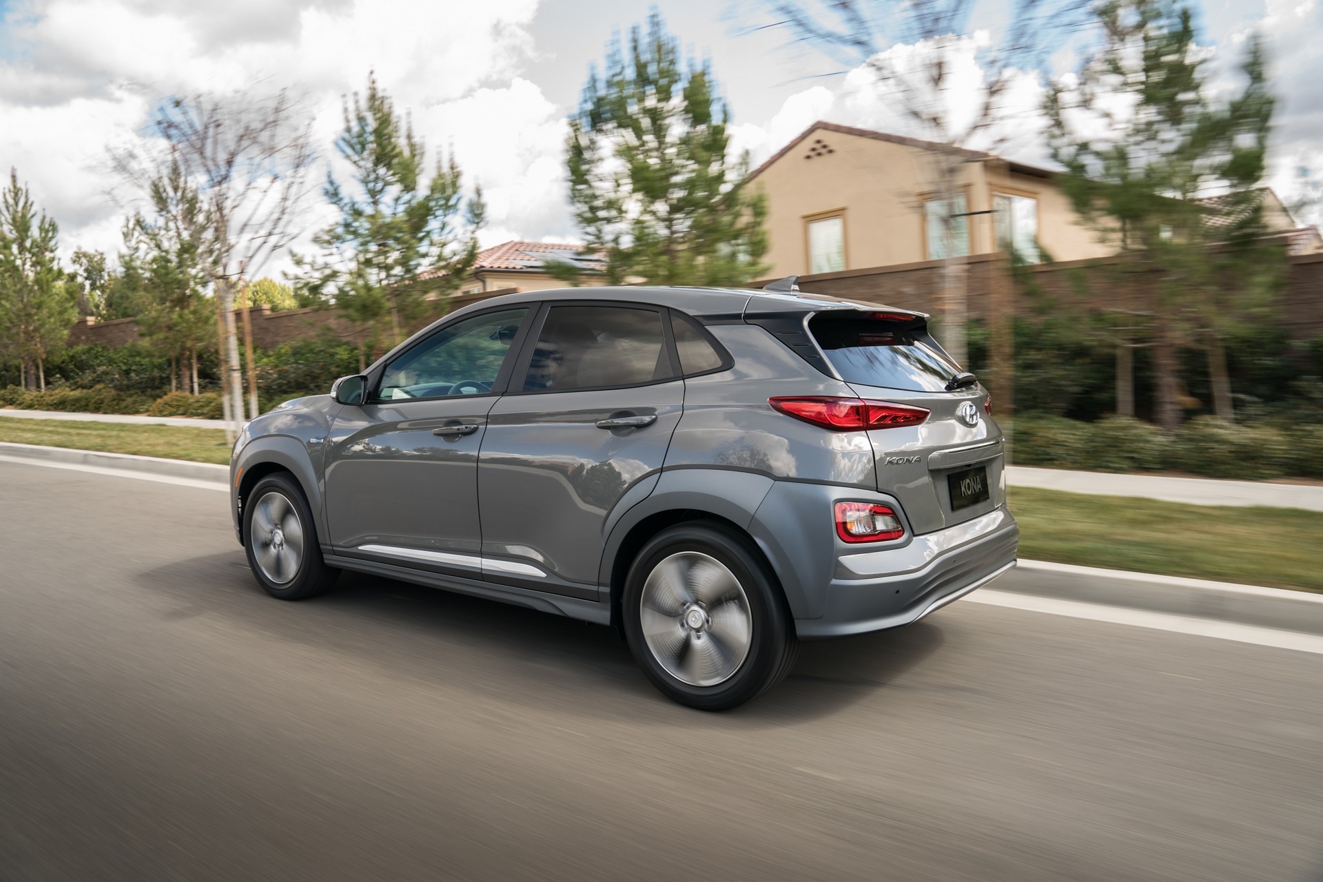 Hyundai Kona Electric-2 2019 Hyundai Kona Electric Has A Bolt Beating Range Of 258 Miles