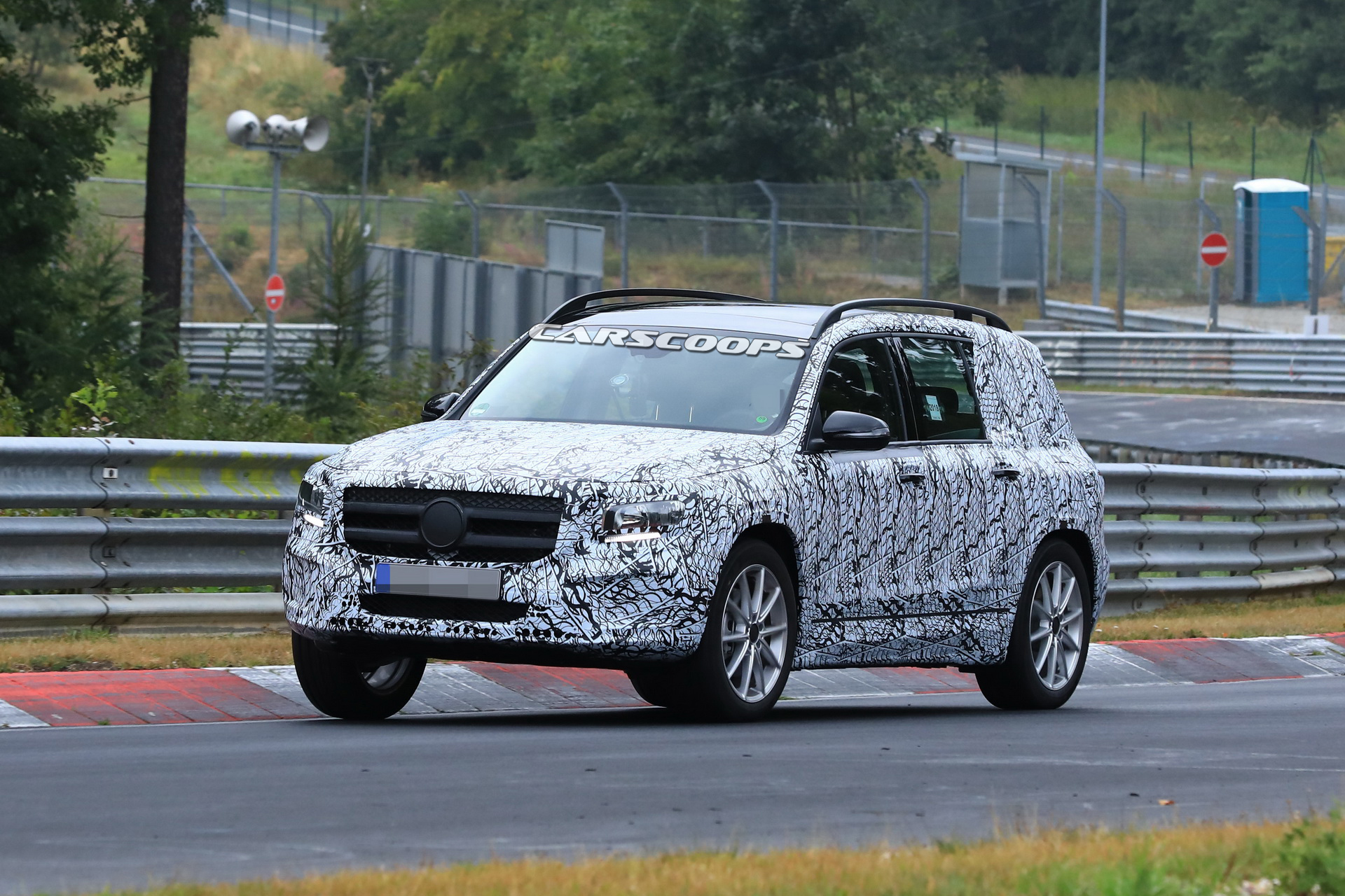 Mercedes-GLB-Scoop-03 2019 Mercedes GLB Sheds More Camo, Shows Off Its Boxy Lines