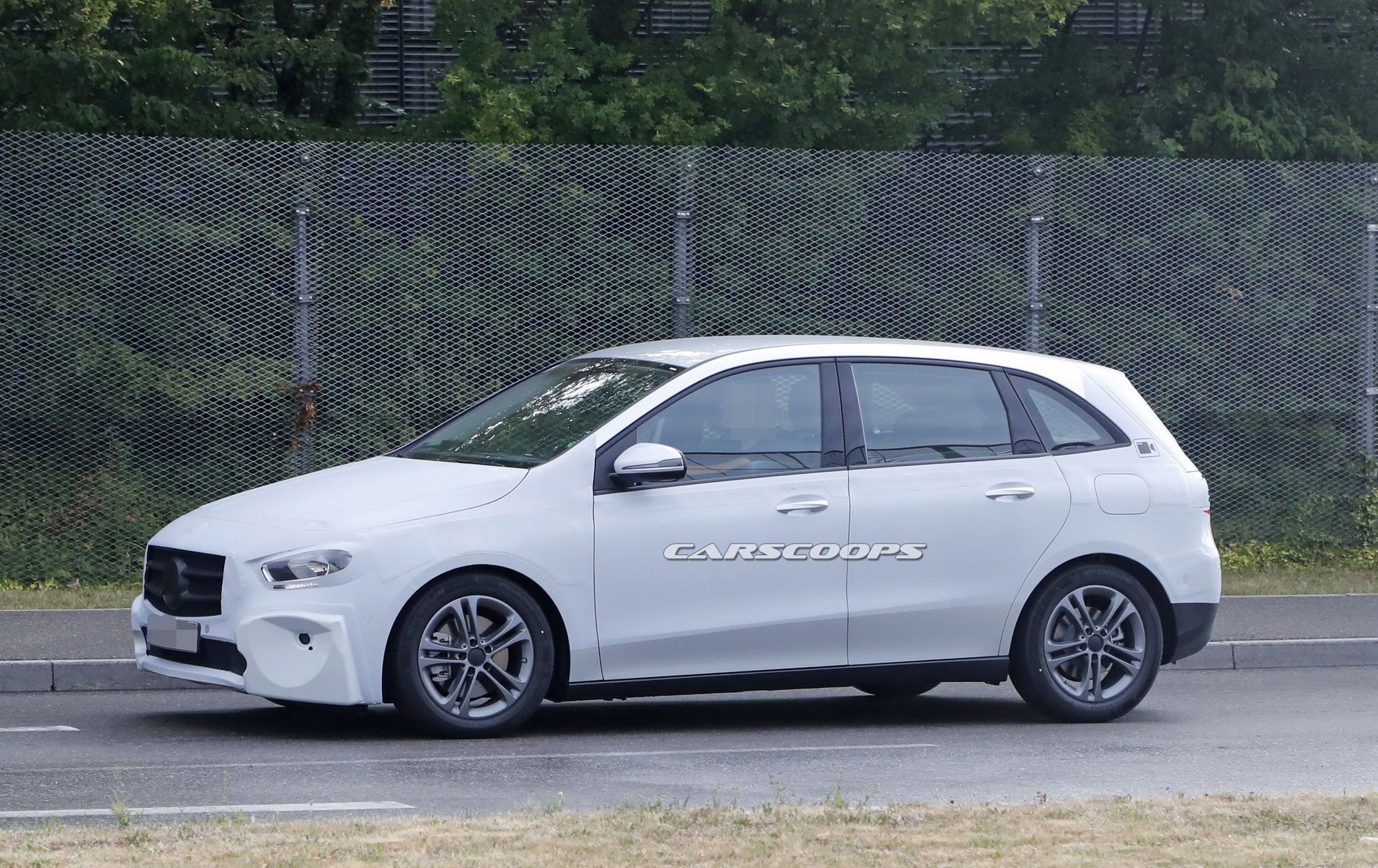 2019-mercedes-b-class-drops-more-camo-5 2019 Mercedes B-Class Minivan Gets In Line With Latest A-Class