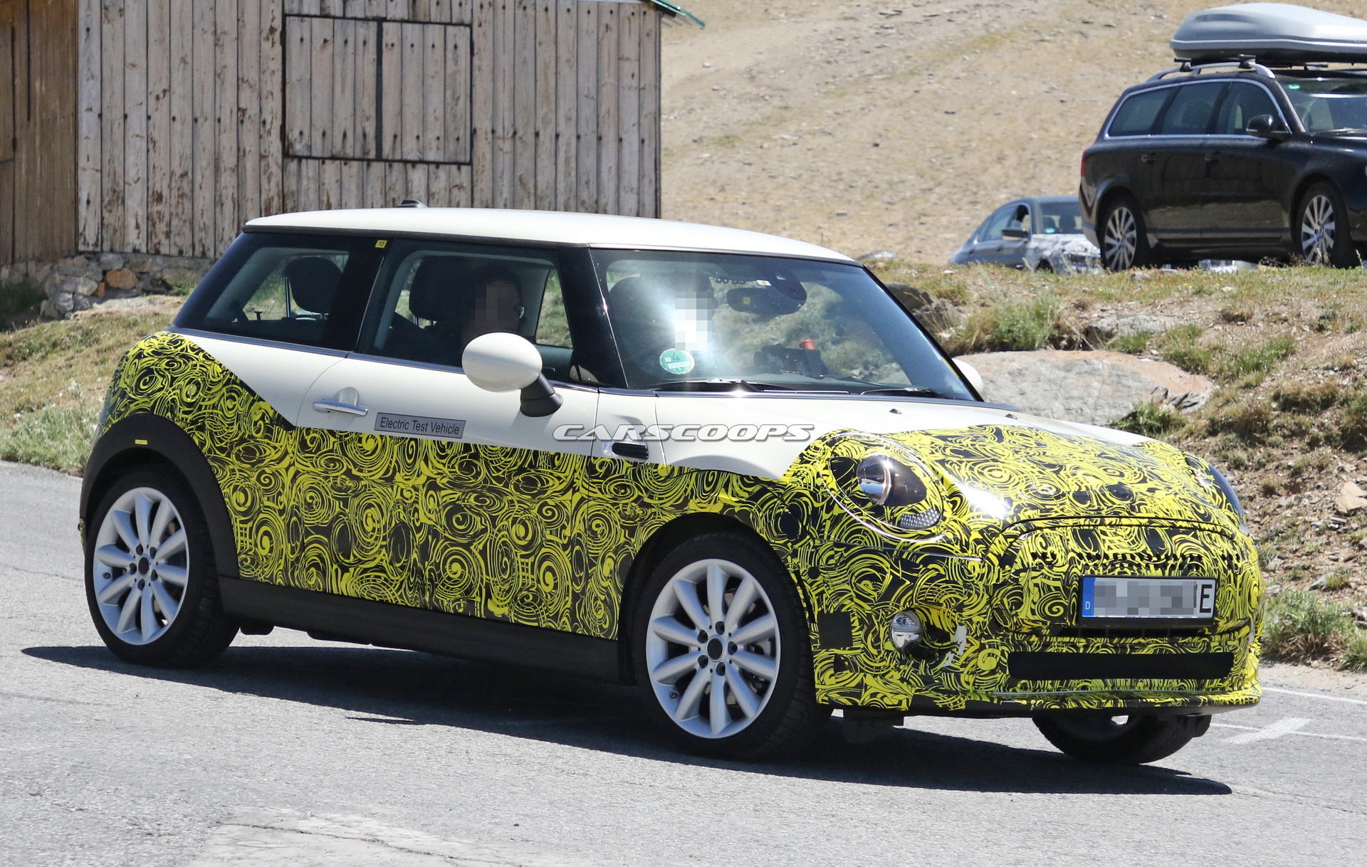 mini-electric-spied-inside-and-out-4 Mini Electric Prototype Spied With New Digital Driver’s Display