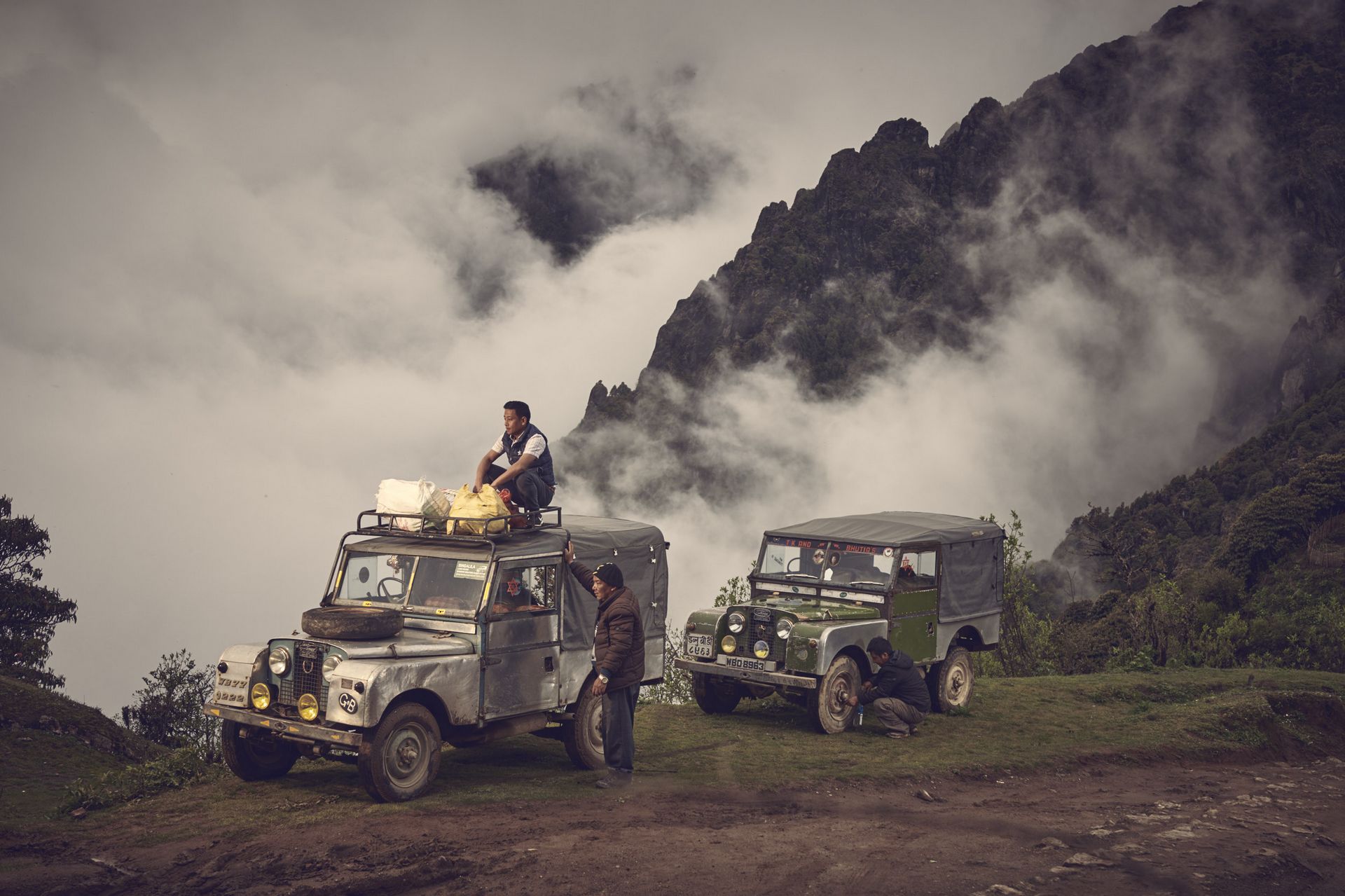 Land-Rover-Defender-Himalaya-9 This Tiny Himalayan Village Runs A Fleet Of Land Rover Defenders