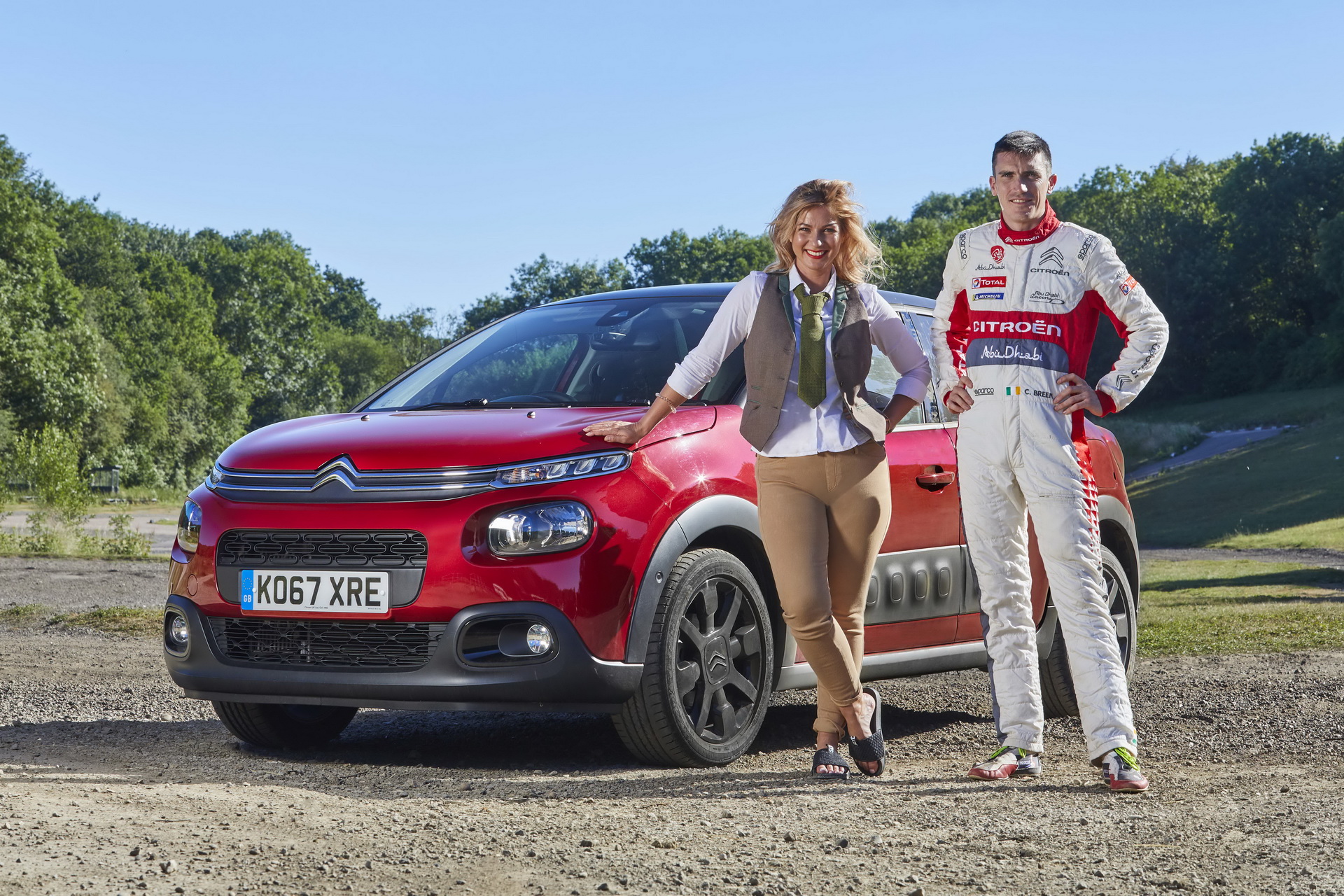 citroen-gives-couples-blind-dates-1 Citroen Takes Three Couples On Blind Dates In A Rally Stage