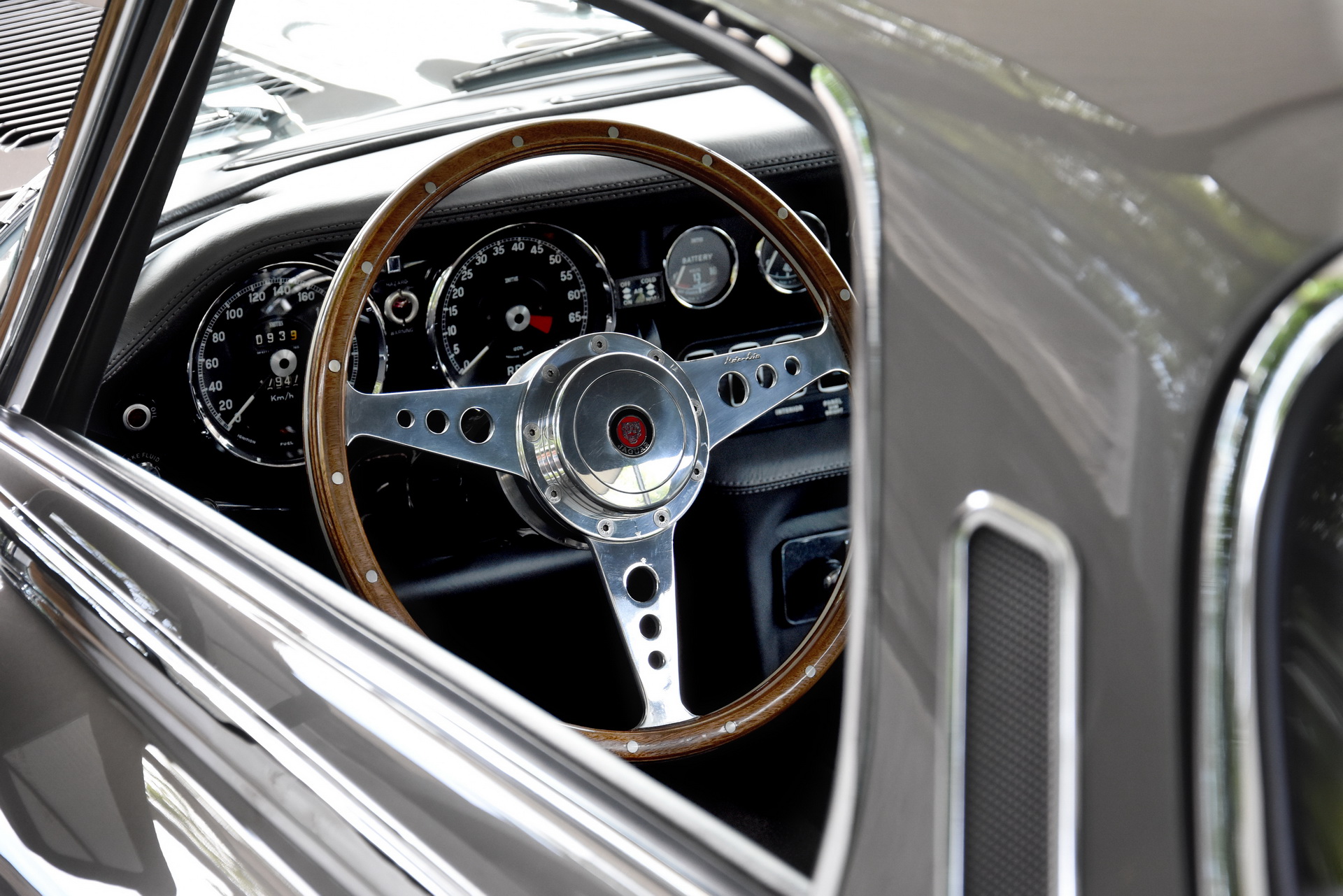 jaguar-e-type-restomod-7 Restomod Jaguar E-Type Combines Modern Practicality With Classic Styling