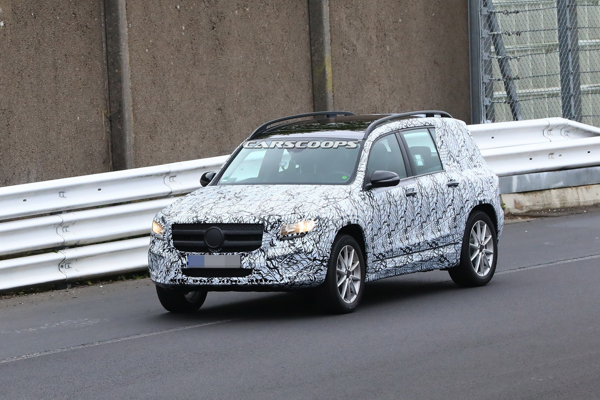 Mercedes-GLB-Scoop-17 2019 Mercedes GLB Sheds More Camo, Shows Off Its Boxy Lines