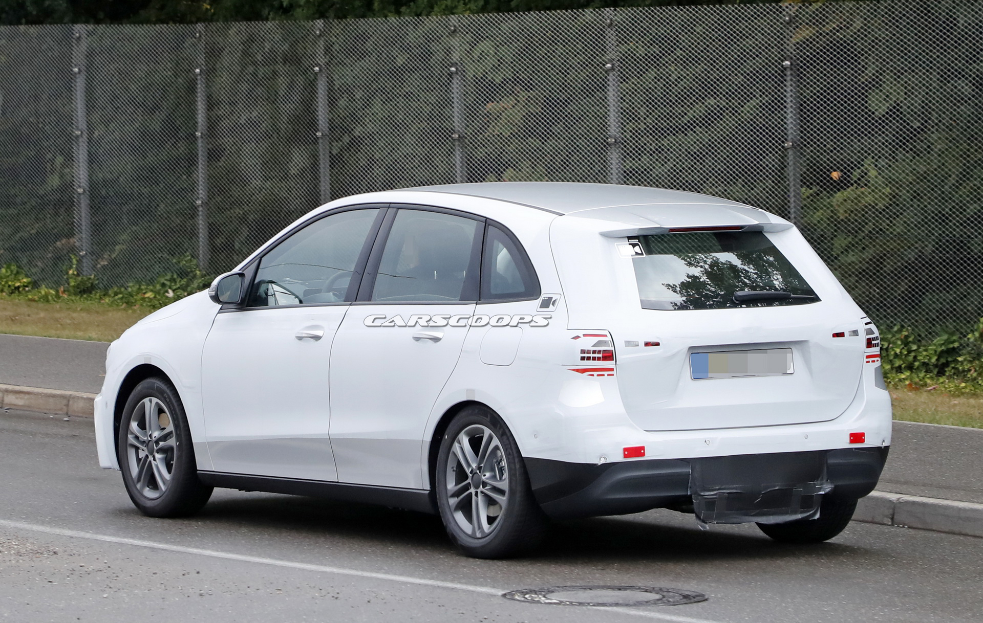2019-mercedes-b-class-drops-more-camo-10 2019 Mercedes B-Class Minivan Gets In Line With Latest A-Class