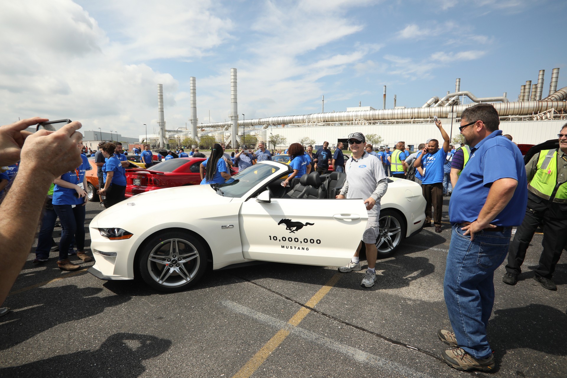 Ford-Mustang-Celebration-9 Ford Unveils The 10 Millionth Mustang, Has 296 HP More Than The Original