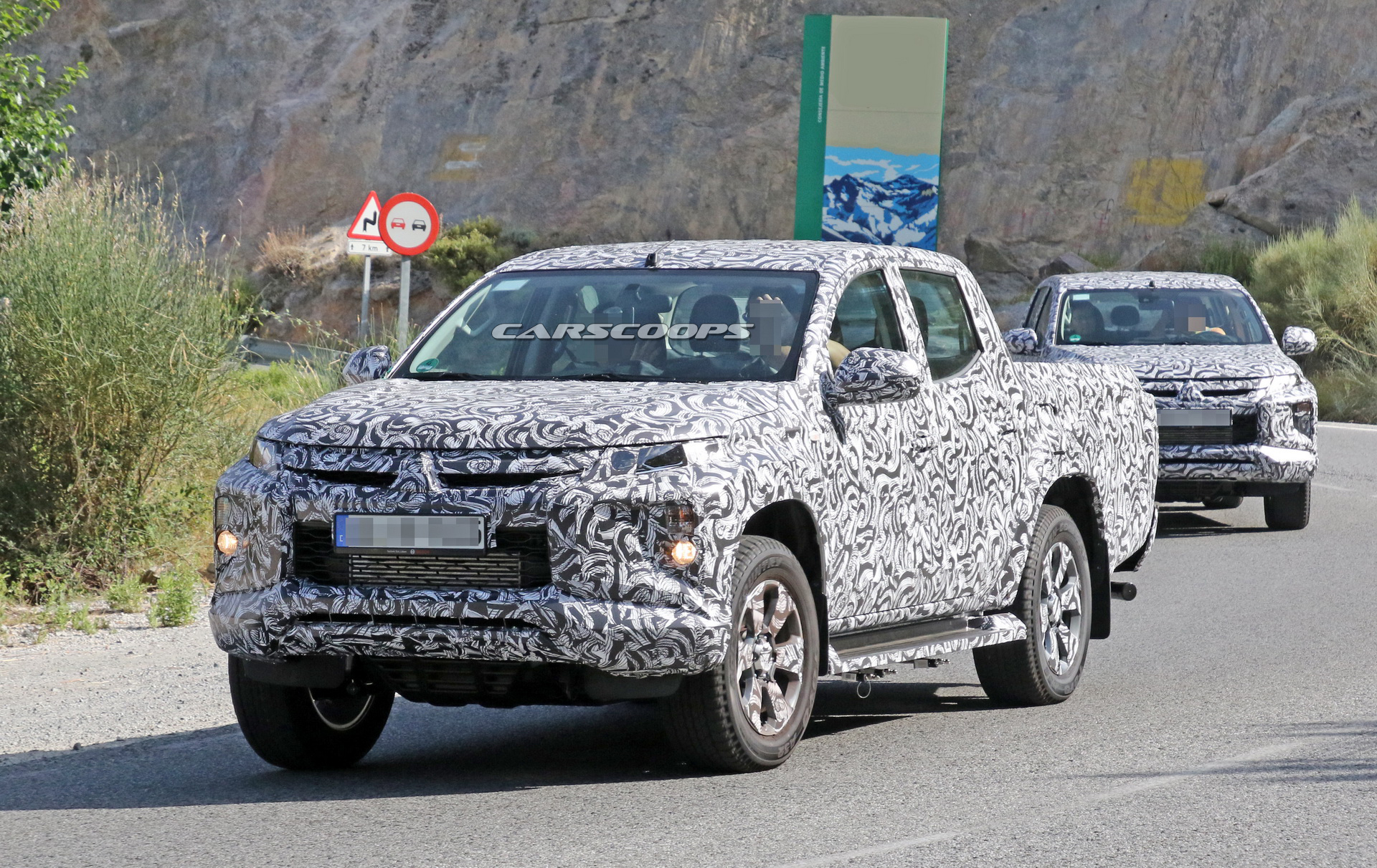 2019-mitsubishi-l200-facelift-spy-5 New Mitsubishi L200 Pickup Truck To Be Revealed On November 9