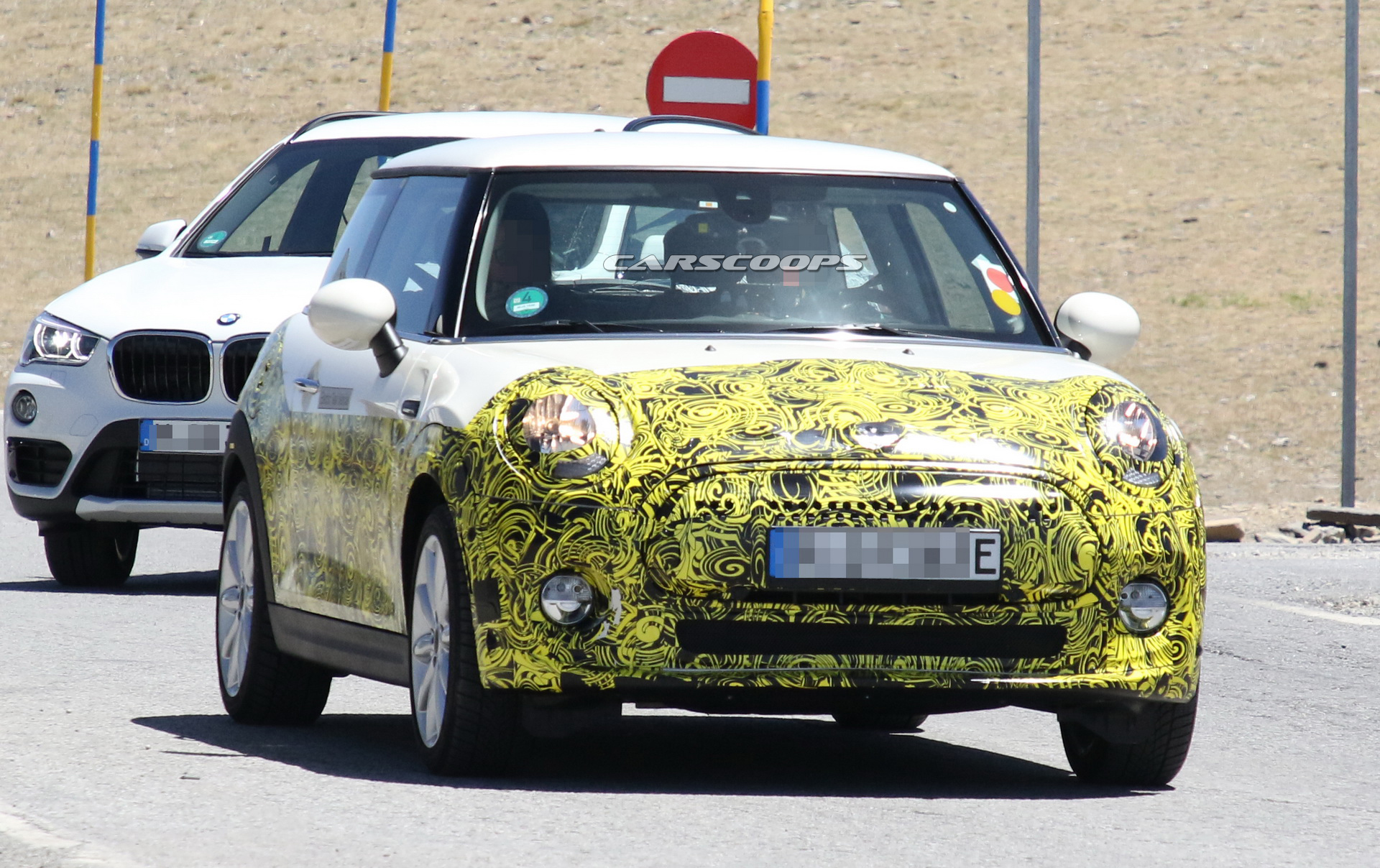 mini-electric-spied-inside-and-out-1 Mini Electric Prototype Spied With New Digital Driver’s Display
