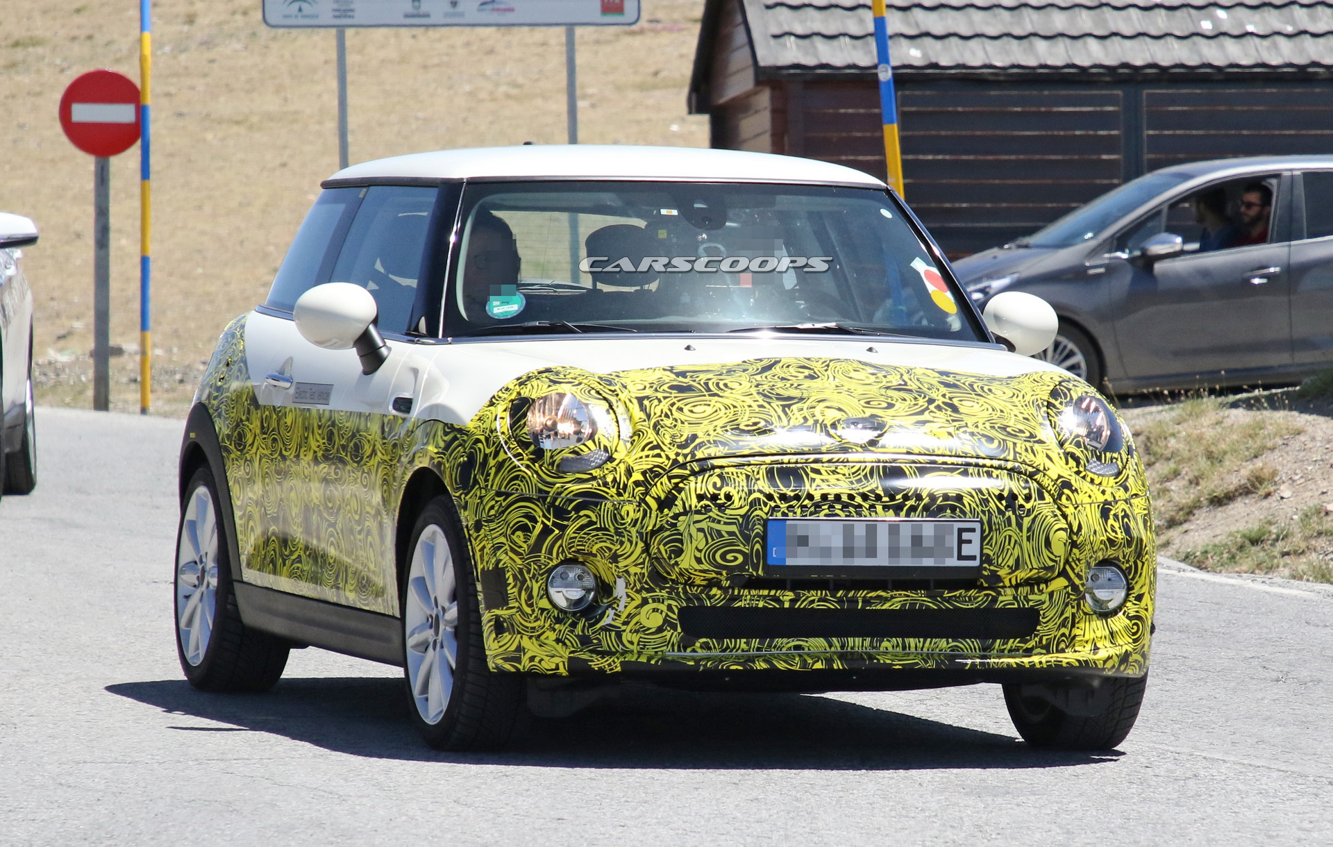 mini-electric-spied-inside-and-out-2 Mini Electric Prototype Spied With New Digital Driver’s Display