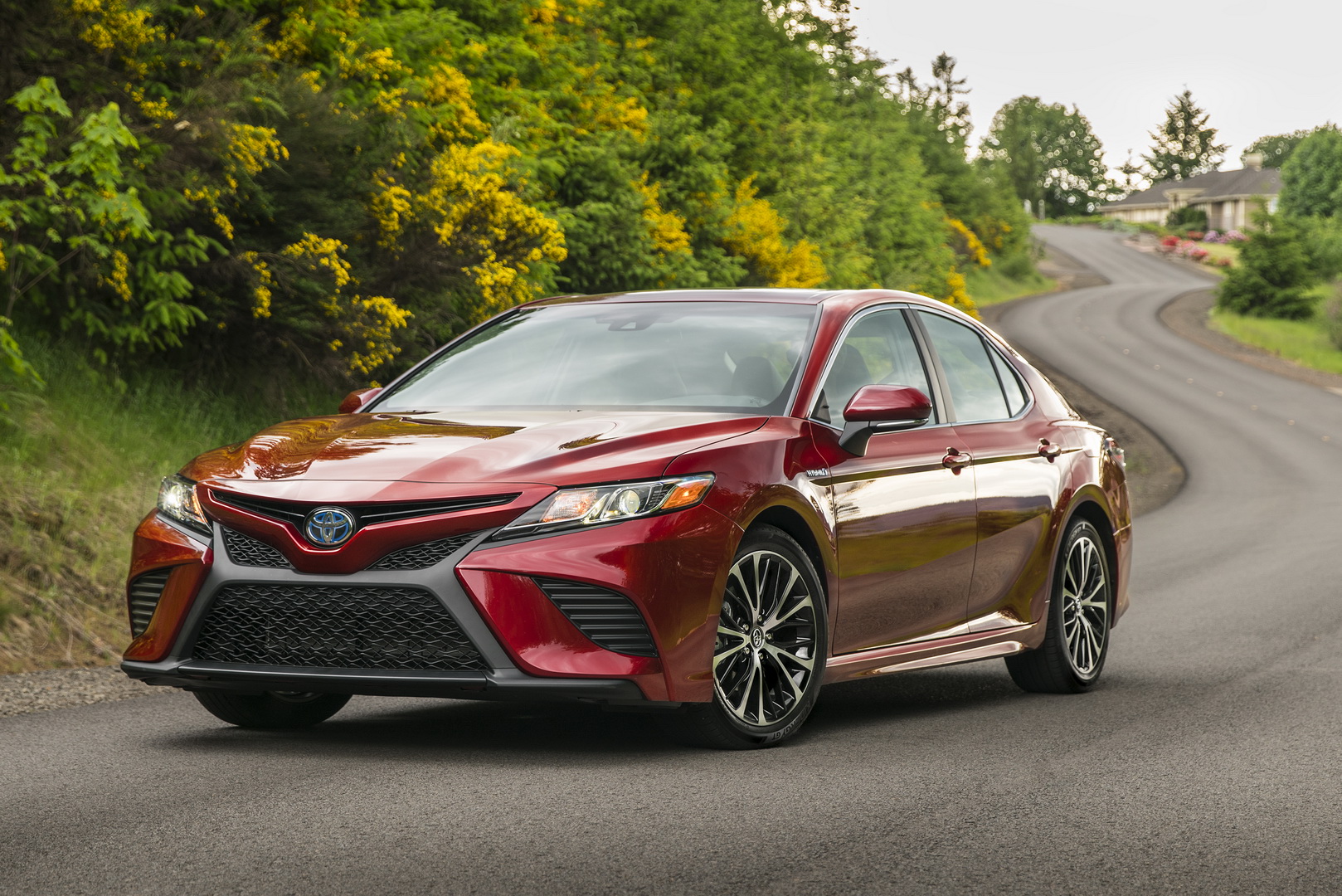 Toyota Camry Hybrid US Car Loan Payments And Interest Rates Reach 10-Year High Thanks To Trucks, SUVs