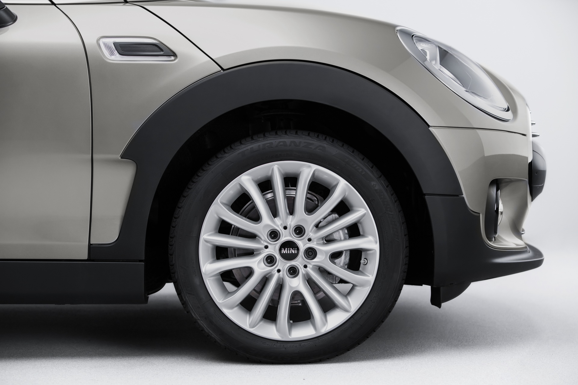 2018-mini-clubman-city-4 MINI Goes After Business And Fleet Buyers With More Affordable Clubman City