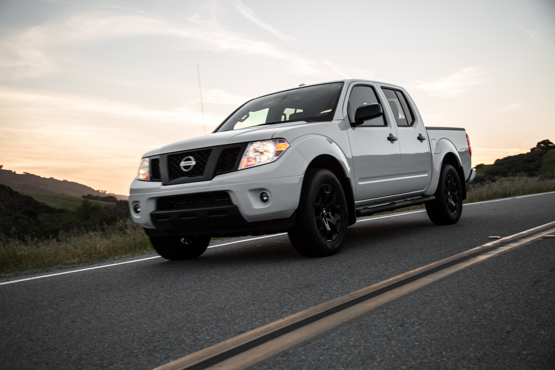 2019-Nissan-Frontier-09 2019 Nissan Frontier: America’s Most Affordable Pickup Offers More Interior Tech For The Same Price