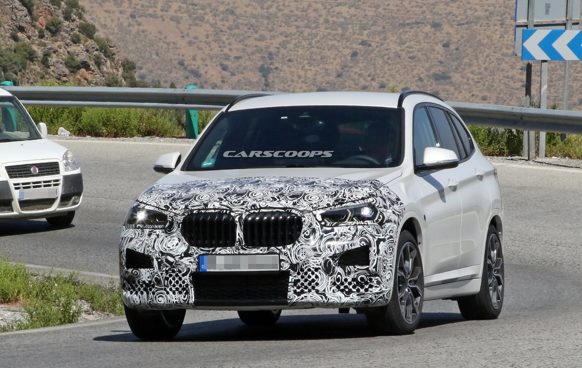 2019-bmw-x1-new-spy-shots-1 Refreshed BMW X1 Getting Larger Infotainment Display, New Shifter
