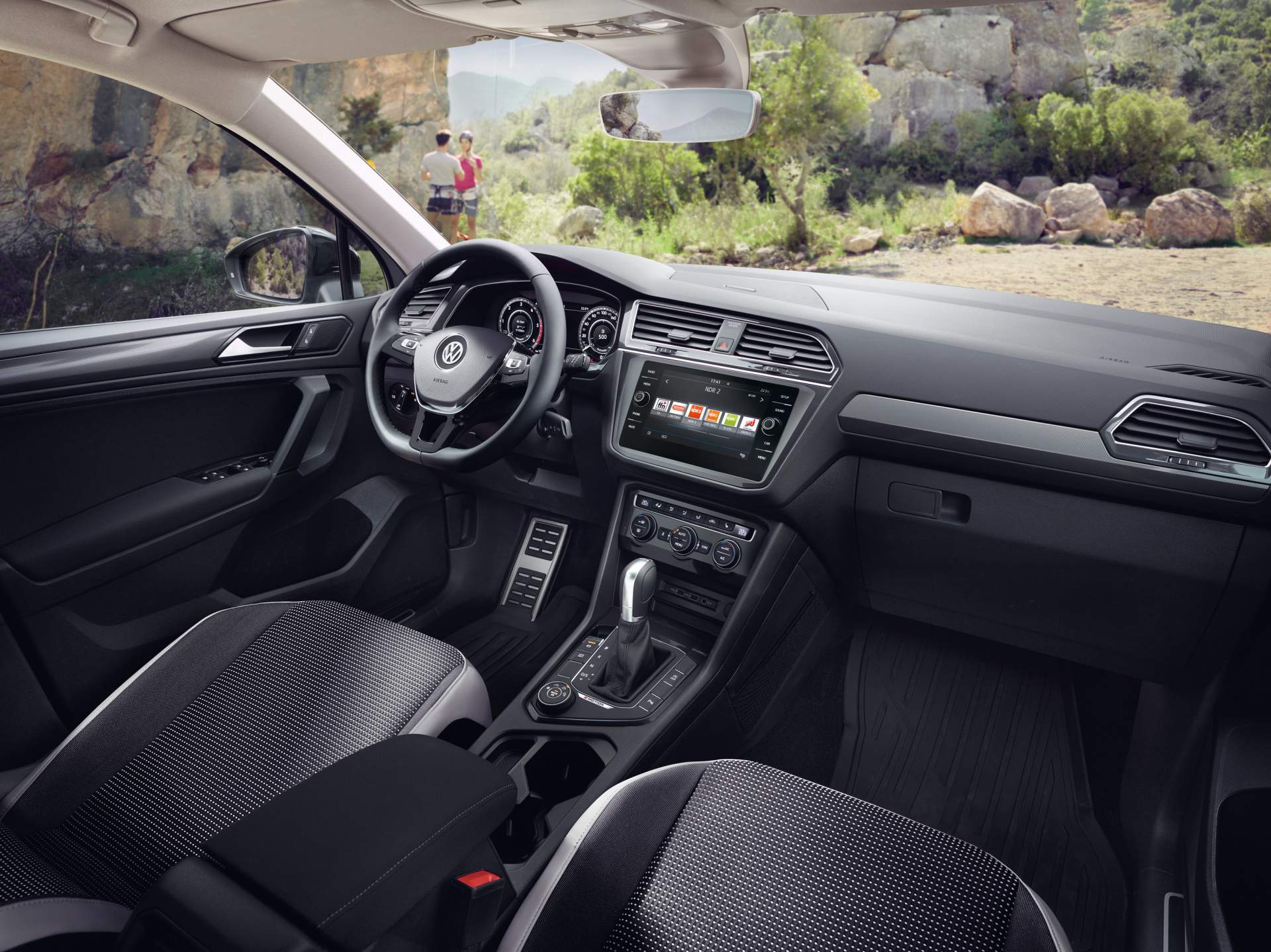 VW-Tiguan-Offroad-3 New VW Tiguan Offroad Approaches Moscow Auto Show With 26-Degree Angle