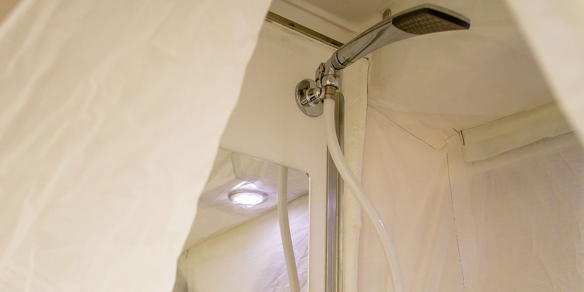 Mercedes-Unimog-EarthCruiser-22 This Unimog-Based RV Is Fit For The End Of The World