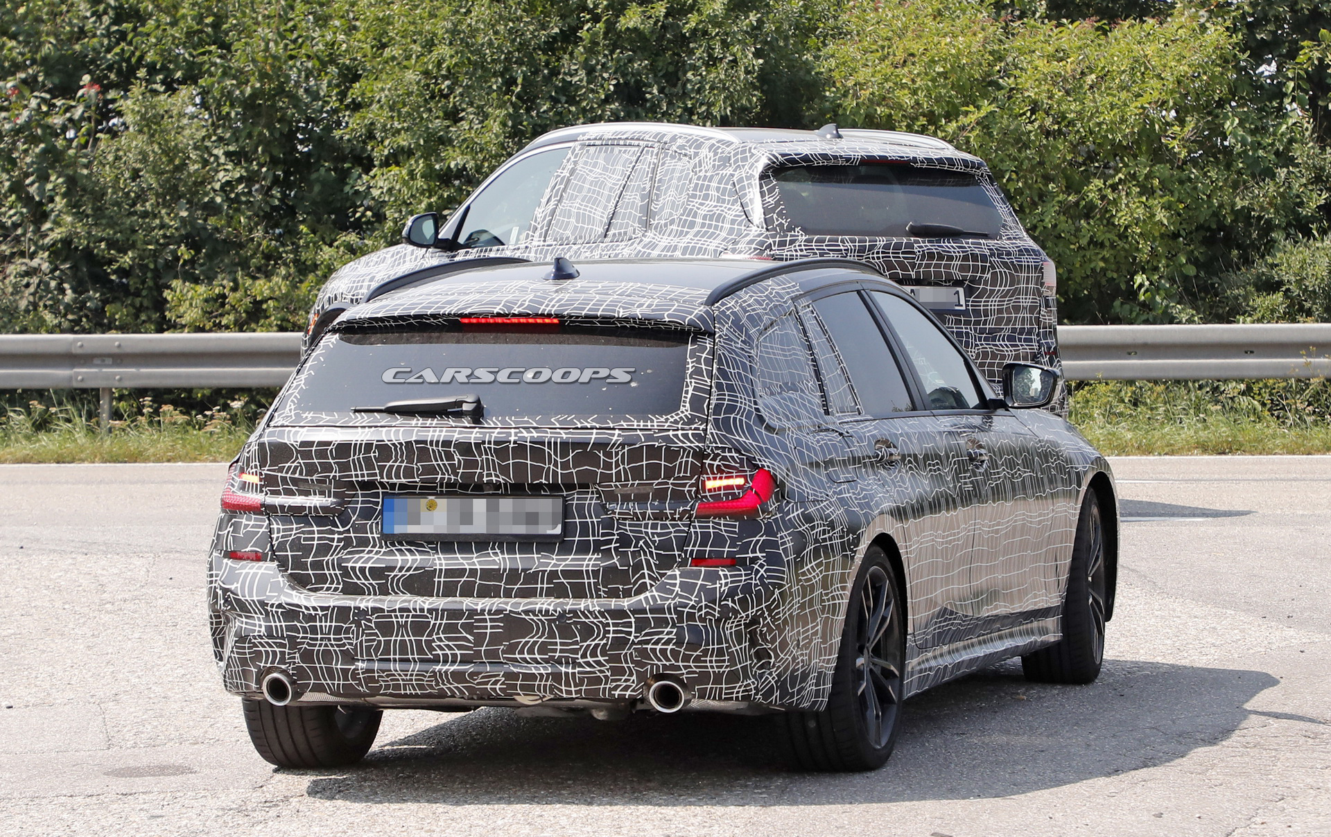 bmw-3series-touring-spy-shots-tight-camo-13 2019 BMW 3-Series Touring Spied Looking Like A Little 5er (New Photos)