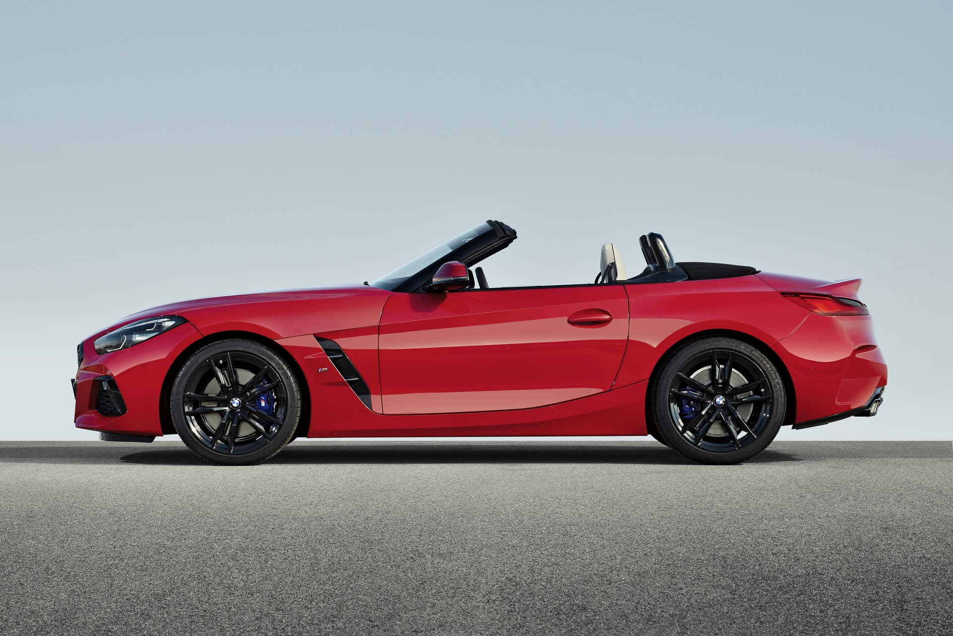 2019-BMW-Z4-42 2019 BMW Z4 Roadster Unveiled, M40i Variant Packs 335 HP