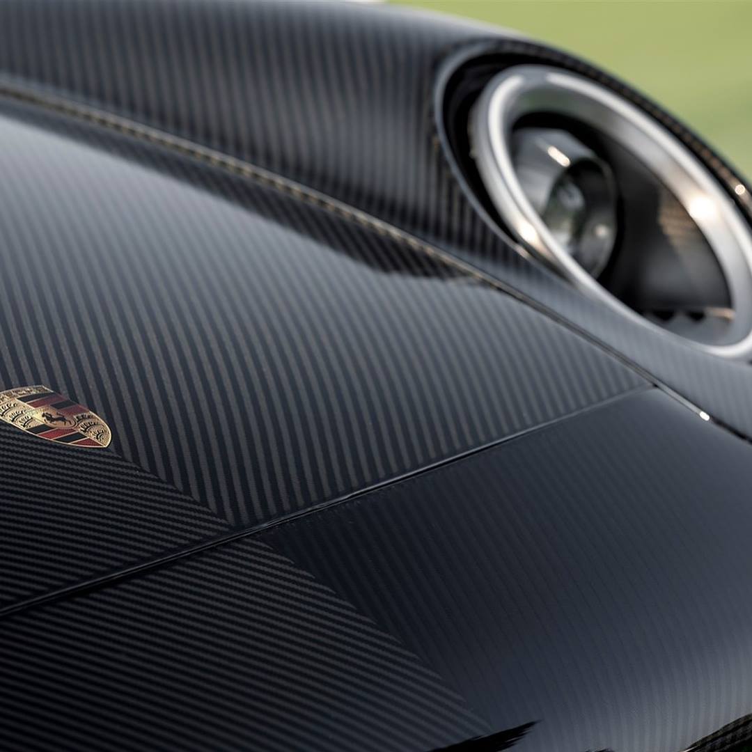 Gunther-Werks-400R-CarbonFiber-09 Nothing To See Here, Just A Glorious Naked-Carbon Porsche 993 Body By Gunther Werks