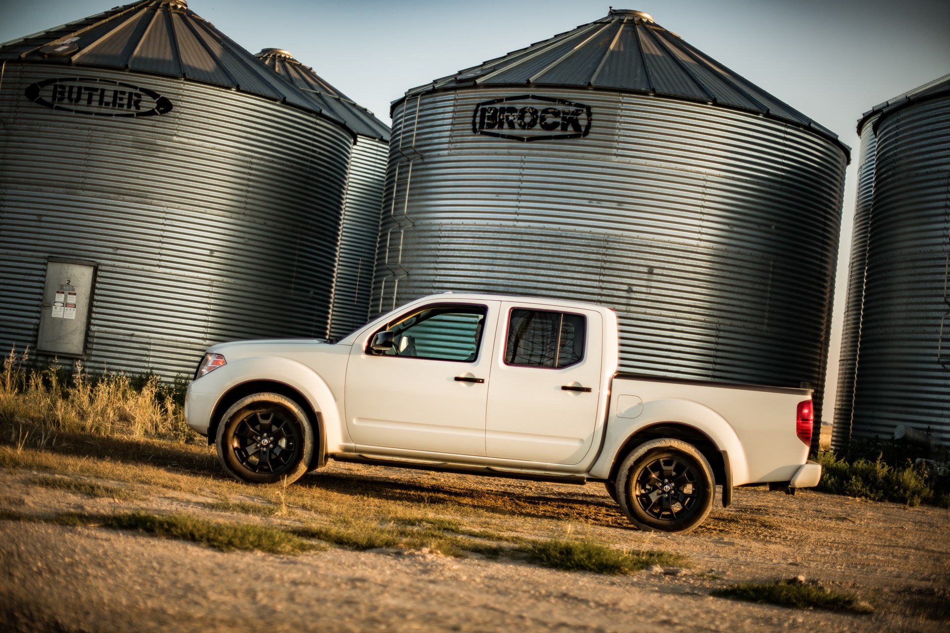 2019-Nissan-Frontier-06 2019 Nissan Frontier: America’s Most Affordable Pickup Offers More Interior Tech For The Same Price