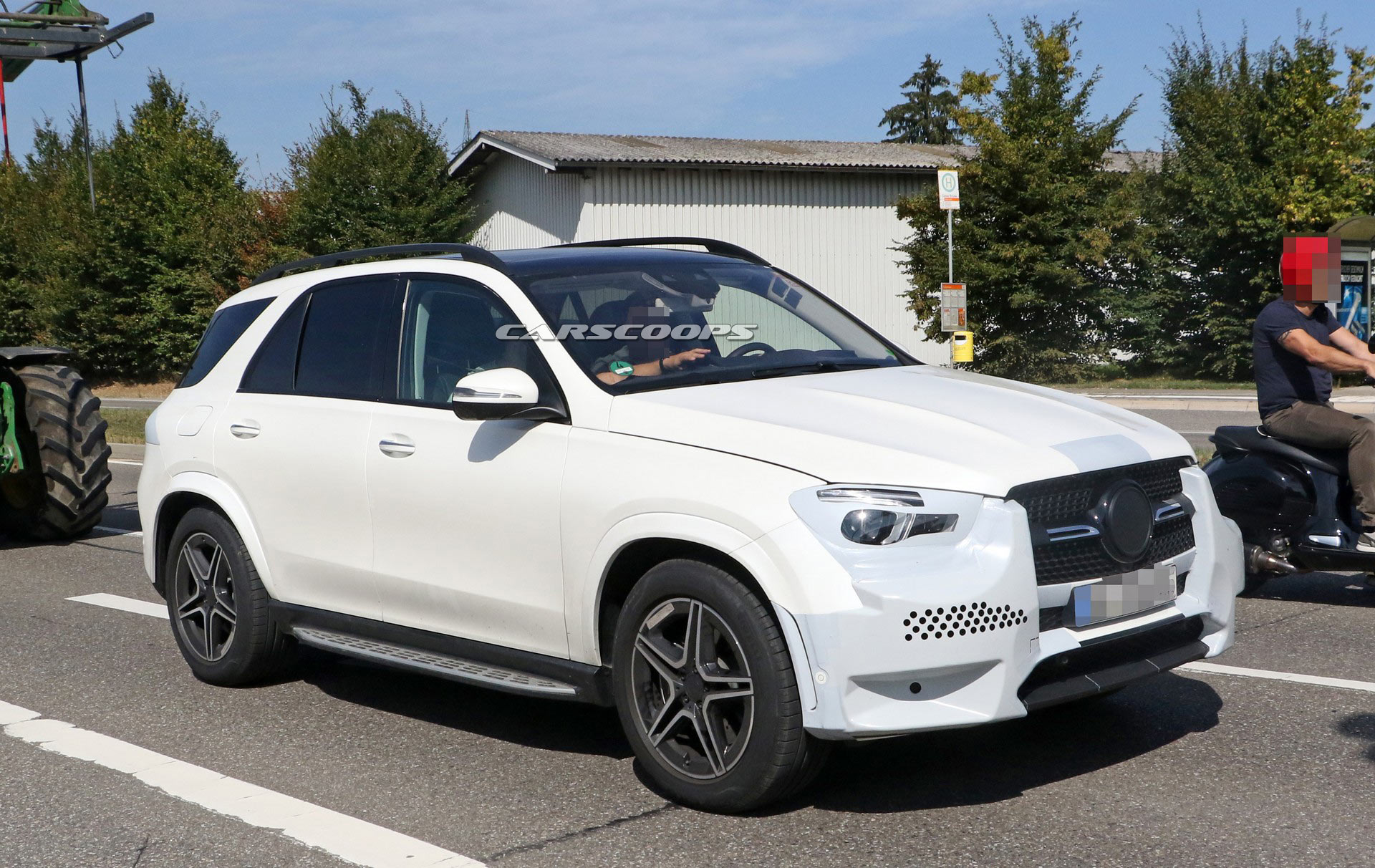 Mercedes-GLE-Spy-9 2019 Mercedes GLE Shows Its Sportier Face In New Teaser Video
