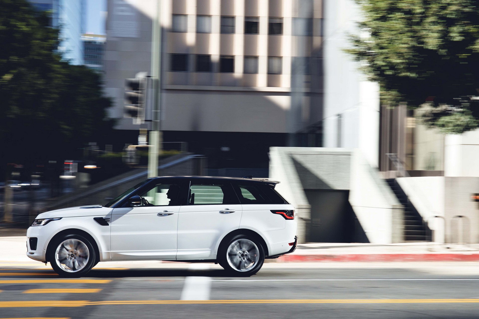 2019-Range-Rover-Sport-3 2019 Range Rover Sport Adds New PHEV Powertrain And Off-Road Technology