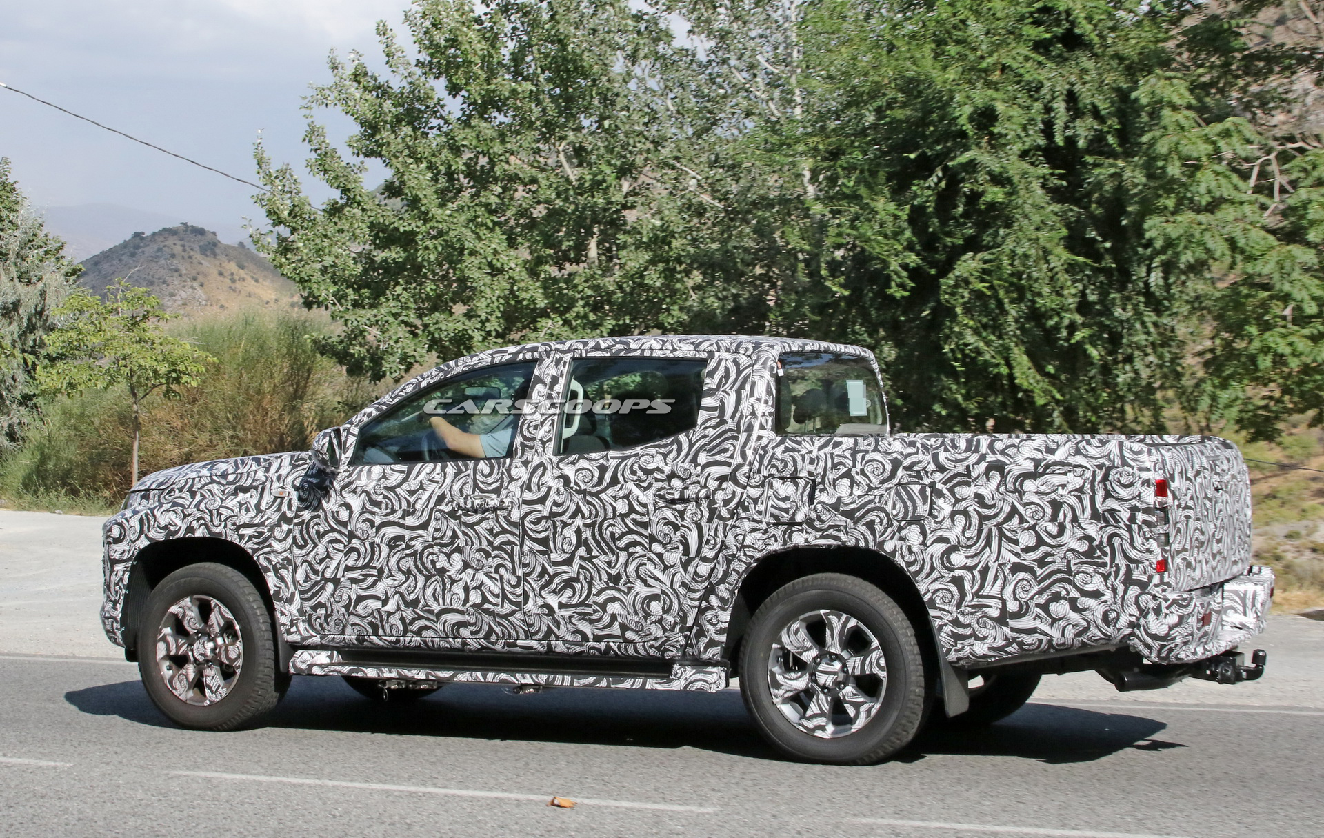 2019-mitsubishi-l200-facelift-spy-10 New Mitsubishi L200 Pickup Truck To Be Revealed On November 9