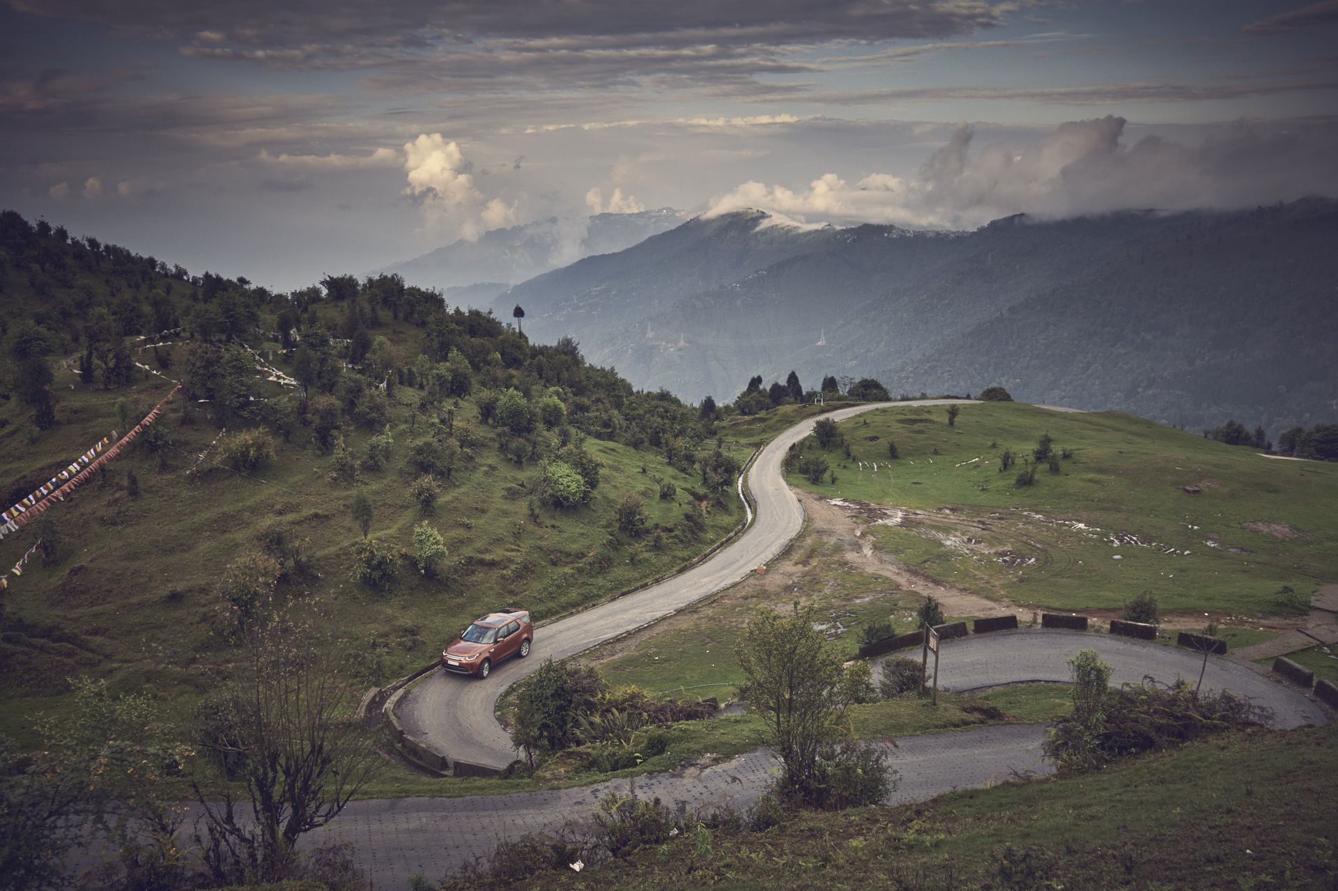 Land-Rover-Defender-Himalaya-8 This Tiny Himalayan Village Runs A Fleet Of Land Rover Defenders