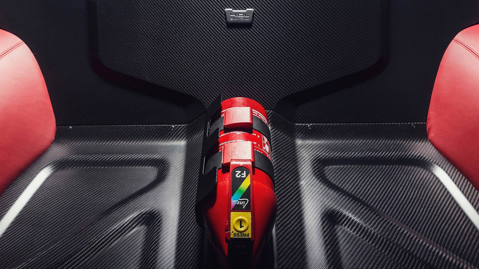 Gunther-Werks-Porsche-911-13 Nothing To See Here, Just A Glorious Naked-Carbon Porsche 993 Body By Gunther Werks