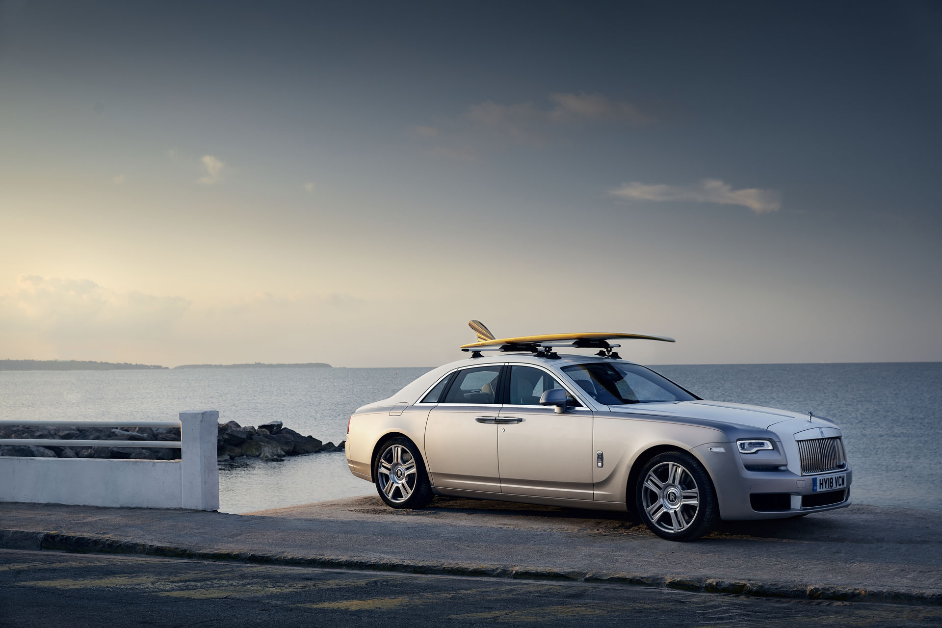 rolls-royce-ghost-surfboard-01 Rolls-Royce With A Surfboard On The Roof Isn’t Something You See Every Day