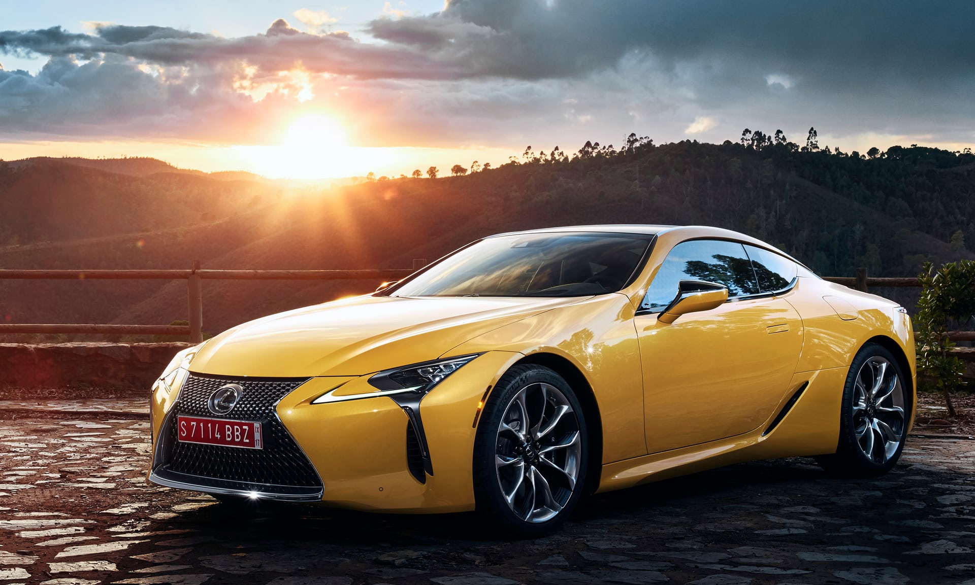 2018-lexus-lc-yellow-edition-1 Lexus Reveals New Limited LC Yellow Edition Ahead Of Paris Debut
