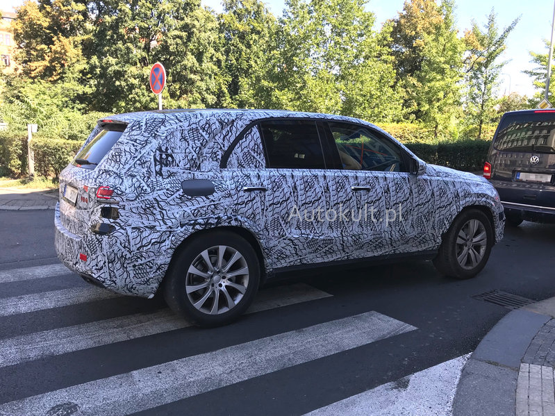 Mercedes-Benz-GLE-Spy-Shots-Prague-2 2019 Mercedes-Benz GLE Takes To The Streets, Refuses To Shed Its Camo