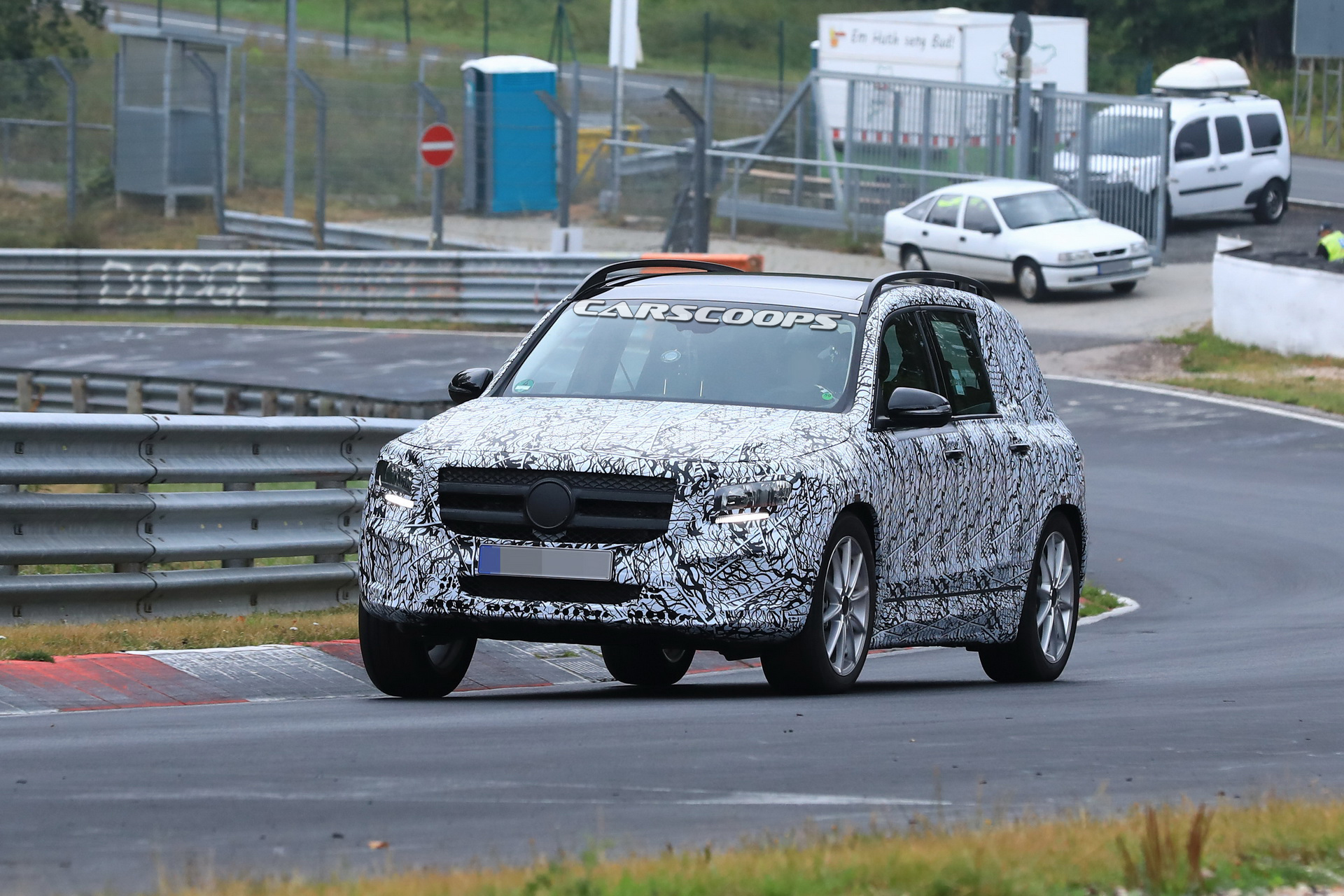 Mercedes-GLB-Scoop-02 2019 Mercedes GLB Sheds More Camo, Shows Off Its Boxy Lines