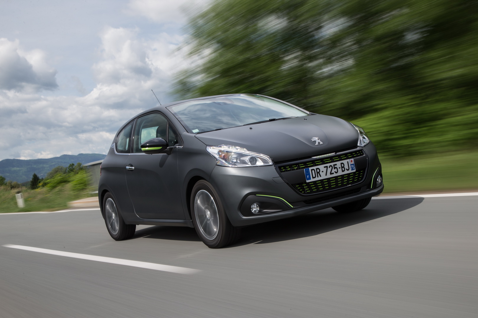 peugeot-208-4 Electric Peugeot 208 Due Next Year With Minimal Design Changes
