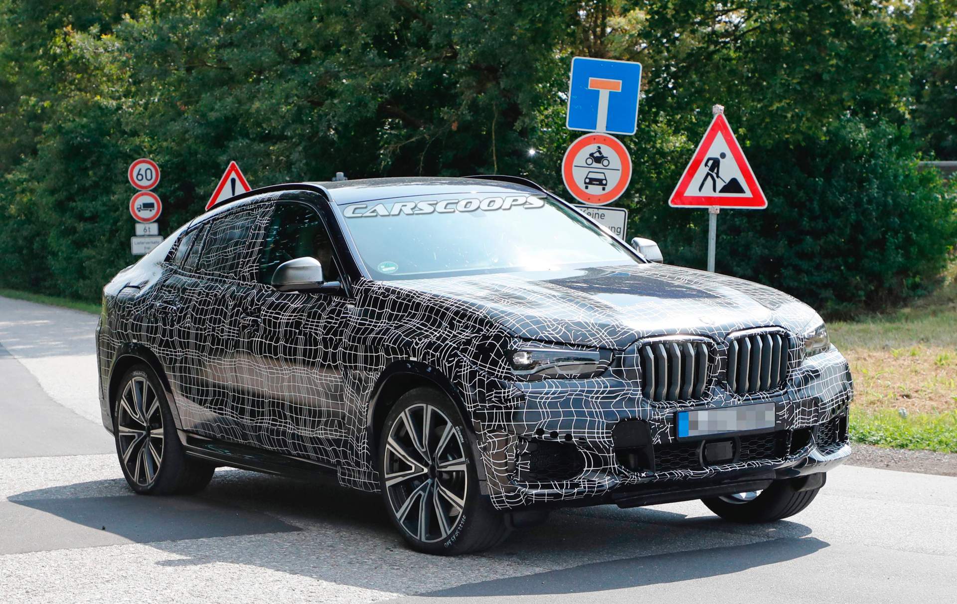 2020-BMW-X6-spy-shots-4 2020 BMW X6 Spied Next To New X4 Suffering From Russian Doll Syndrome