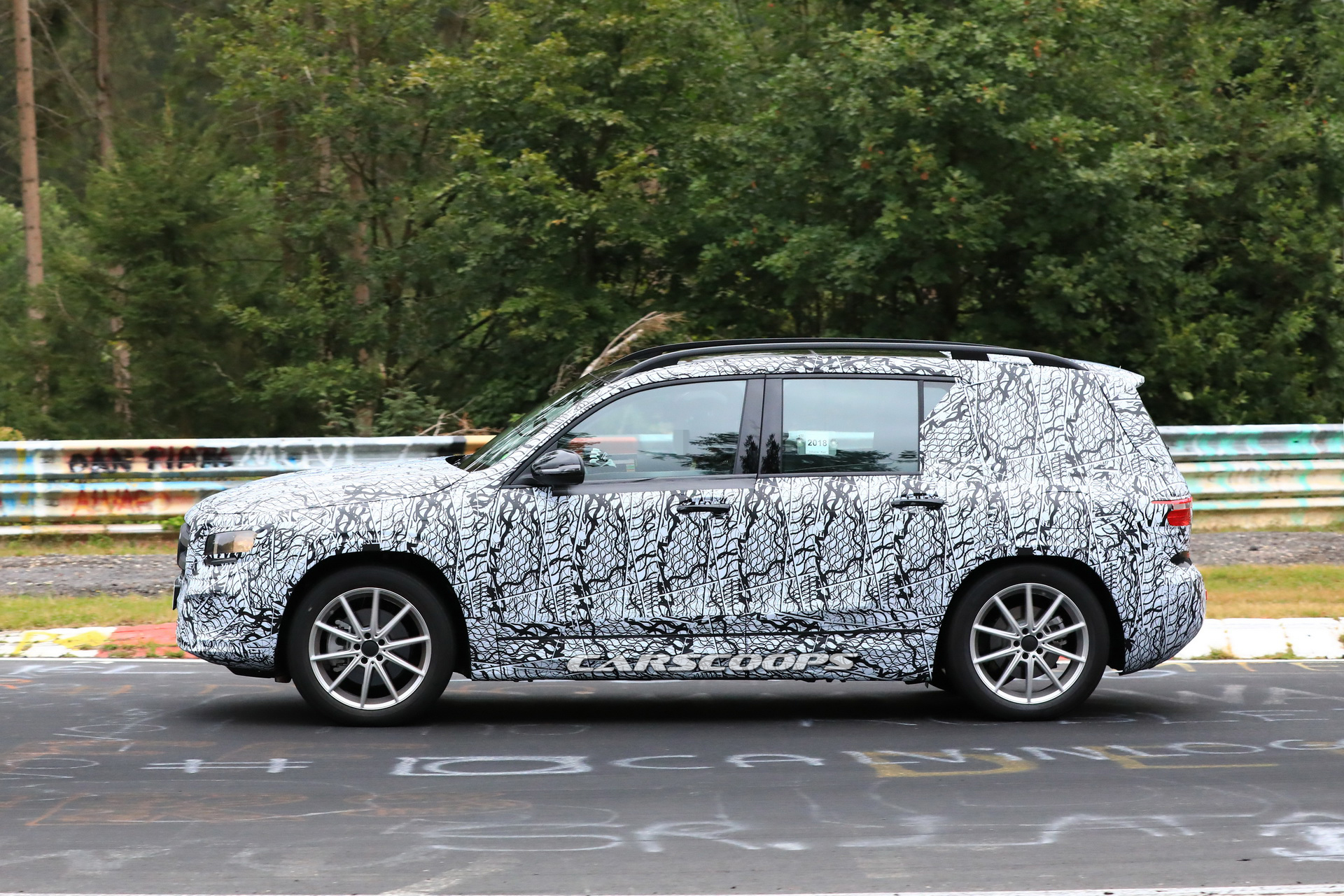 Mercedes-GLB-Scoop-13 2019 Mercedes GLB Sheds More Camo, Shows Off Its Boxy Lines