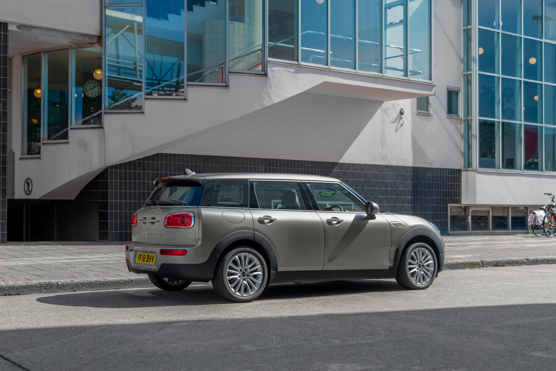 2018-mini-clubman-city-3 MINI Goes After Business And Fleet Buyers With More Affordable Clubman City