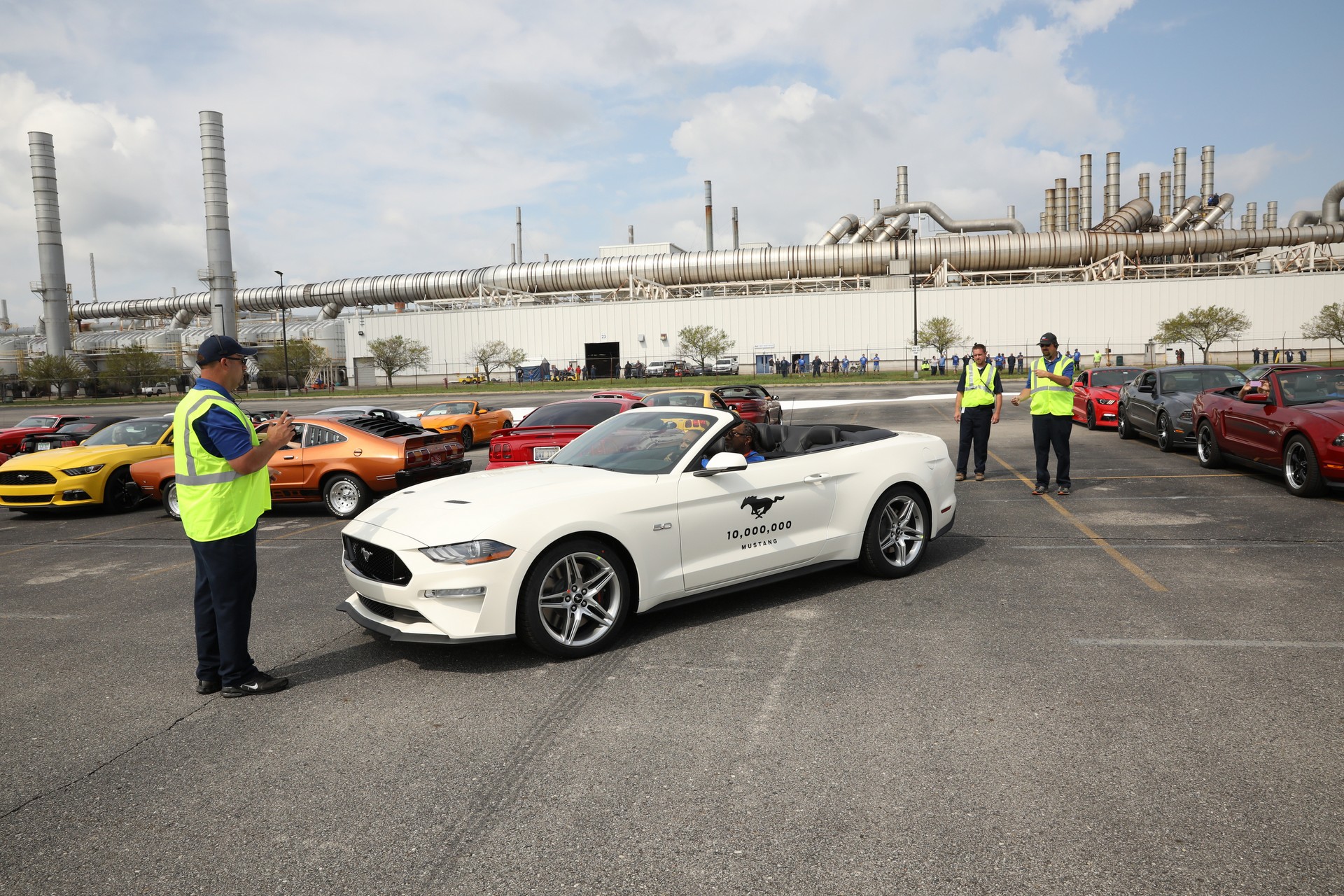 Ford-Mustang-Celebration-5 Ford Unveils The 10 Millionth Mustang, Has 296 HP More Than The Original